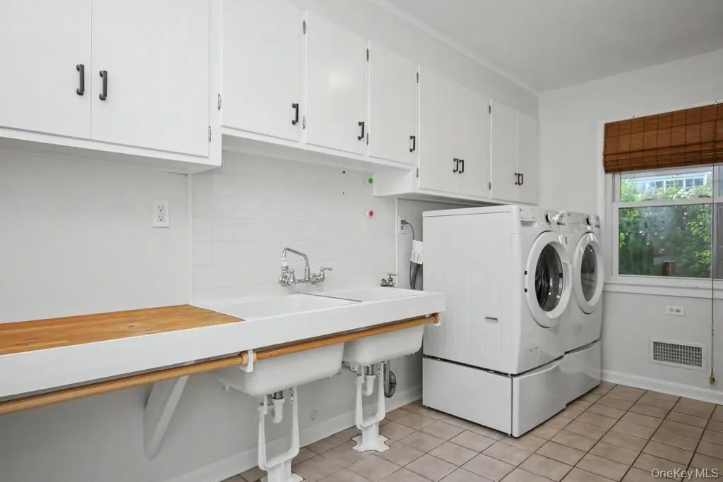 17 Talbot Avenue, Beacon, NY, 3 Bedrooms Bedrooms, 9 Rooms Rooms,2 BathroomsBathrooms,Residential,For Rent,Talbot,0,1032524 17 Talbot Avenue, Beacon, NY, 3 Bedrooms Bedrooms, 9 Rooms Rooms,2 BathroomsBathrooms,Residential,For Rent,Talbot,0,1032524