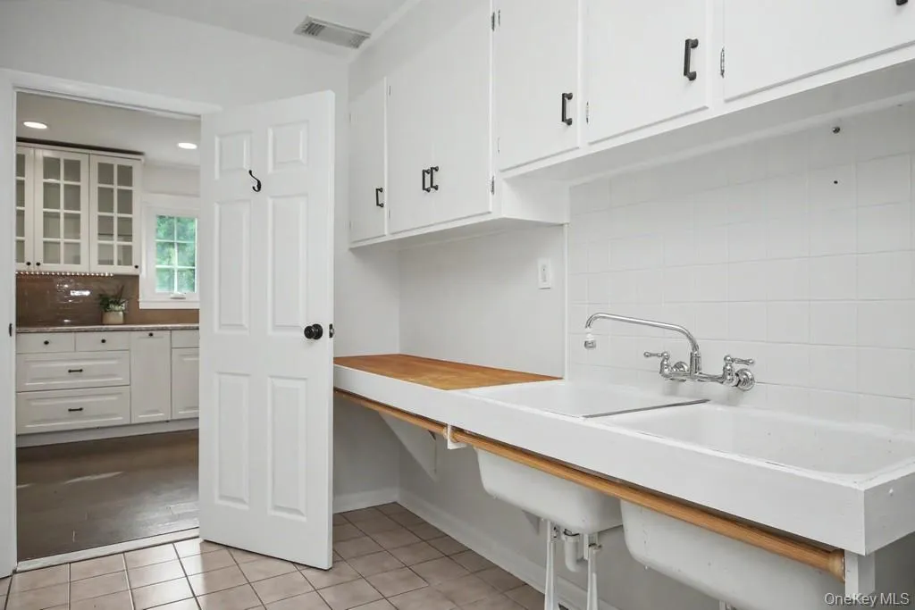 17 Talbot Avenue, Beacon, NY, 3 Bedrooms Bedrooms, 9 Rooms Rooms,2 BathroomsBathrooms,Residential,For Rent,Talbot,0,1032524 17 Talbot Avenue, Beacon, NY, 3 Bedrooms Bedrooms, 9 Rooms Rooms,2 BathroomsBathrooms,Residential,For Rent,Talbot,0,1032524