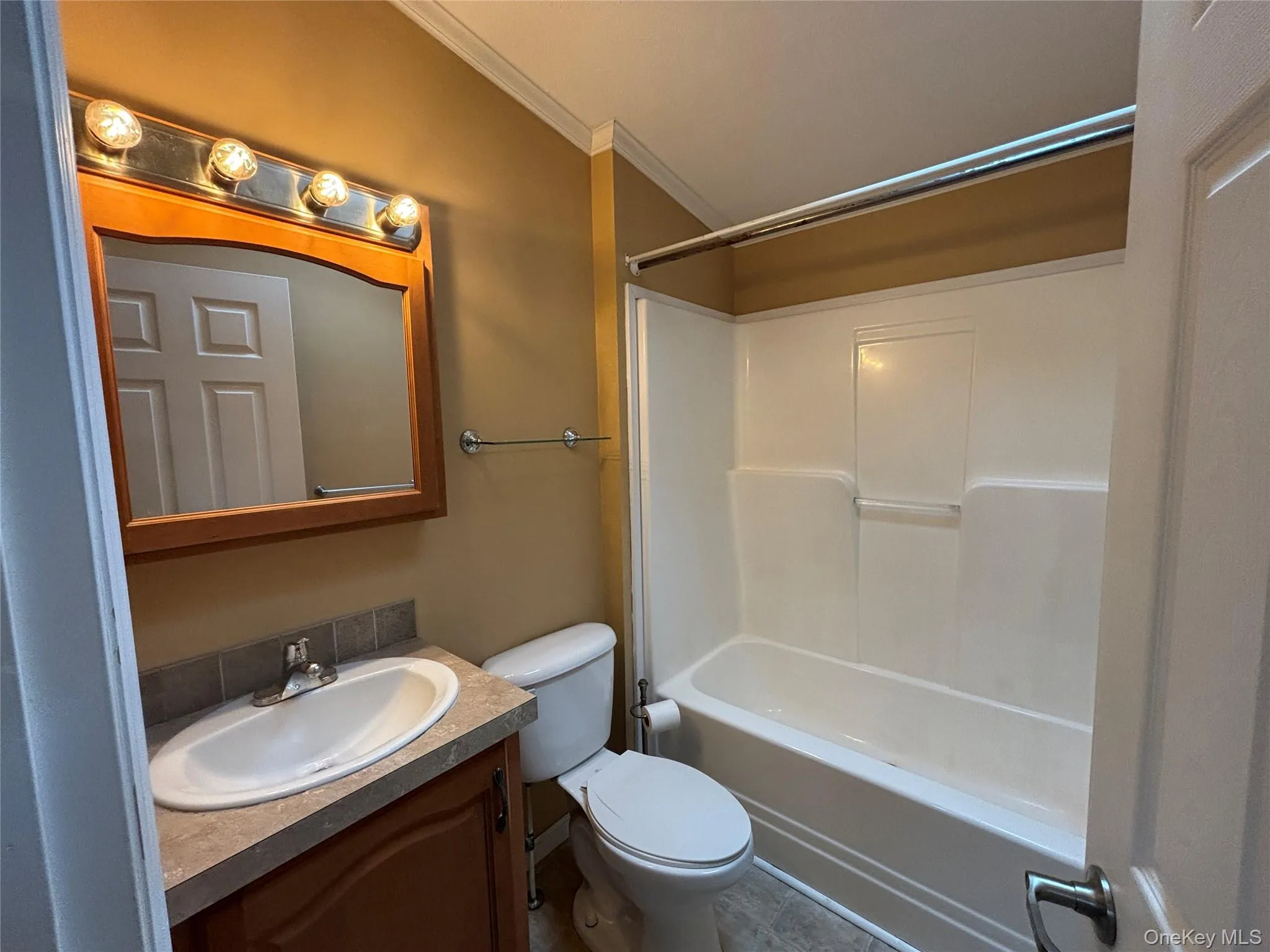 1661 Old Country Road, Riverhead, NY, 2 Bedrooms Bedrooms, 6 Rooms Rooms,2 BathroomsBathrooms,Residential,For Rent,Old Country,0,1032525 1661 Old Country Road, Riverhead, NY, 2 Bedrooms Bedrooms, 6 Rooms Rooms,2 BathroomsBathrooms,Residential,For Rent,Old Country,0,1032525