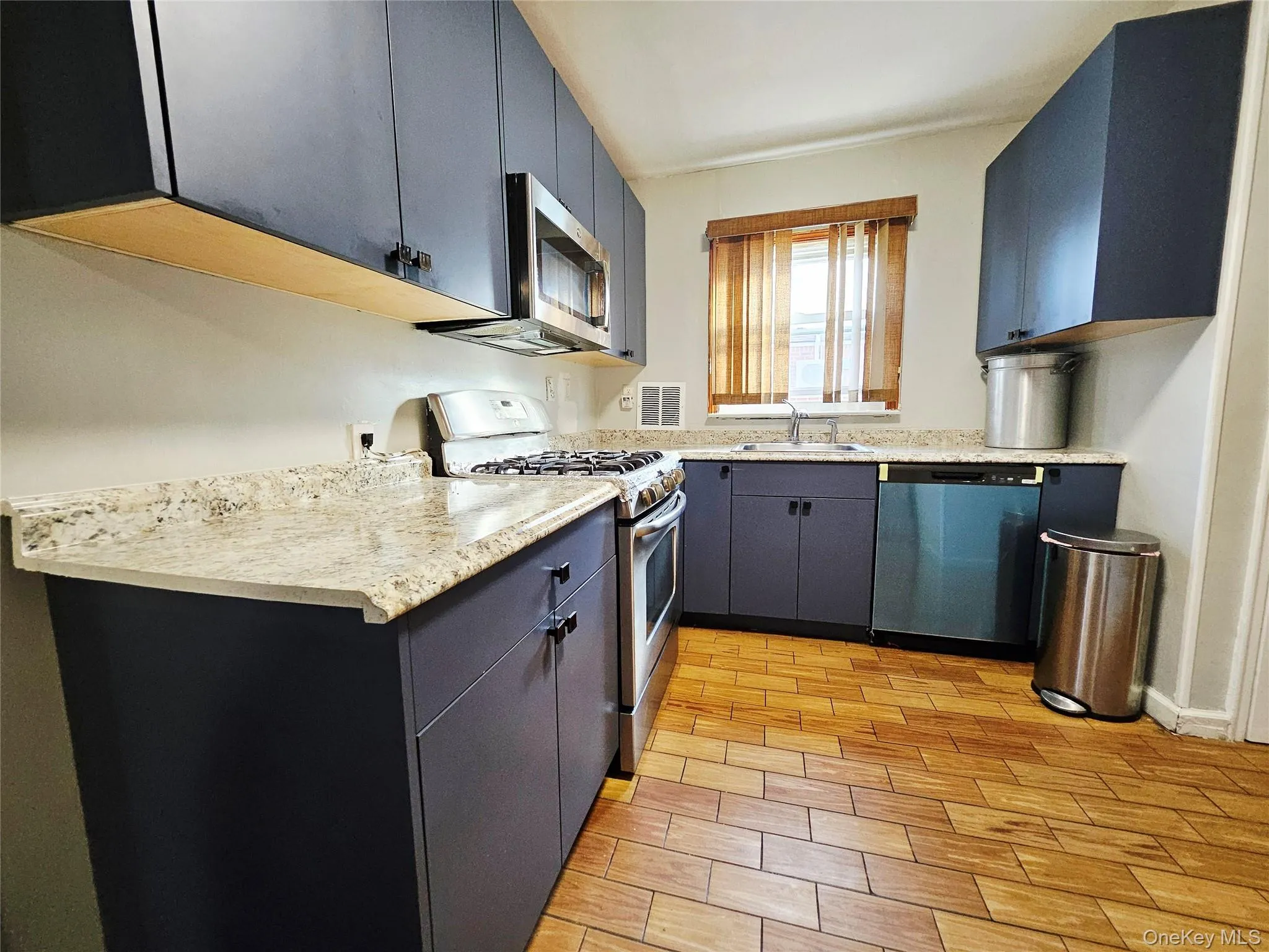 8333 251st Street, New York, NY, 4 Bedrooms Bedrooms, 11 Rooms Rooms,3 BathroomsBathrooms,Residential,For Rent,251st,0,1032529 8333 251st Street, New York, NY, 4 Bedrooms Bedrooms, 11 Rooms Rooms,3 BathroomsBathrooms,Residential,For Rent,251st,0,1032529
