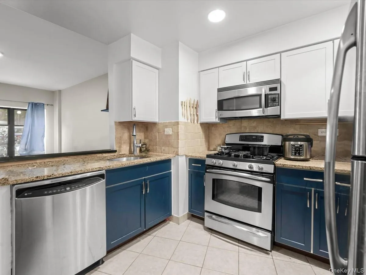 143 41 84th Drive, New York, NY, 1 Bedroom Bedrooms, 4 Rooms Rooms,1 BathroomBathrooms,Residential,For Rent,84th,0,1032531 143 41 84th Drive, New York, NY, 1 Bedroom Bedrooms, 4 Rooms Rooms,1 BathroomBathrooms,Residential,For Rent,84th,0,1032531