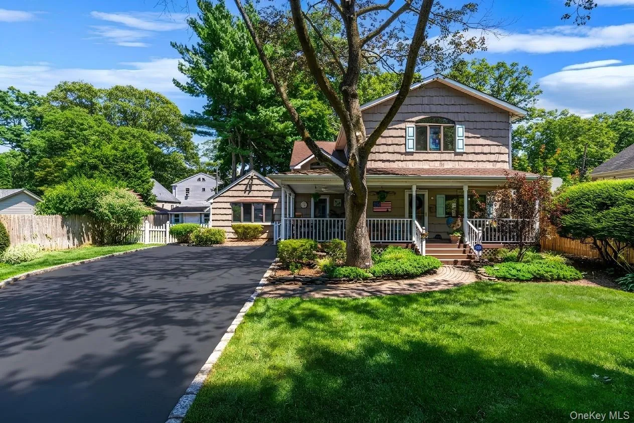24 Luther Place, Huntington, NY, 4 Bedrooms Bedrooms, 9 Rooms Rooms,2 BathroomsBathrooms,Residential,For Rent,Luther,0,1032536 24 Luther Place, Huntington, NY, 4 Bedrooms Bedrooms, 9 Rooms Rooms,2 BathroomsBathrooms,Residential,For Rent,Luther,0,1032536