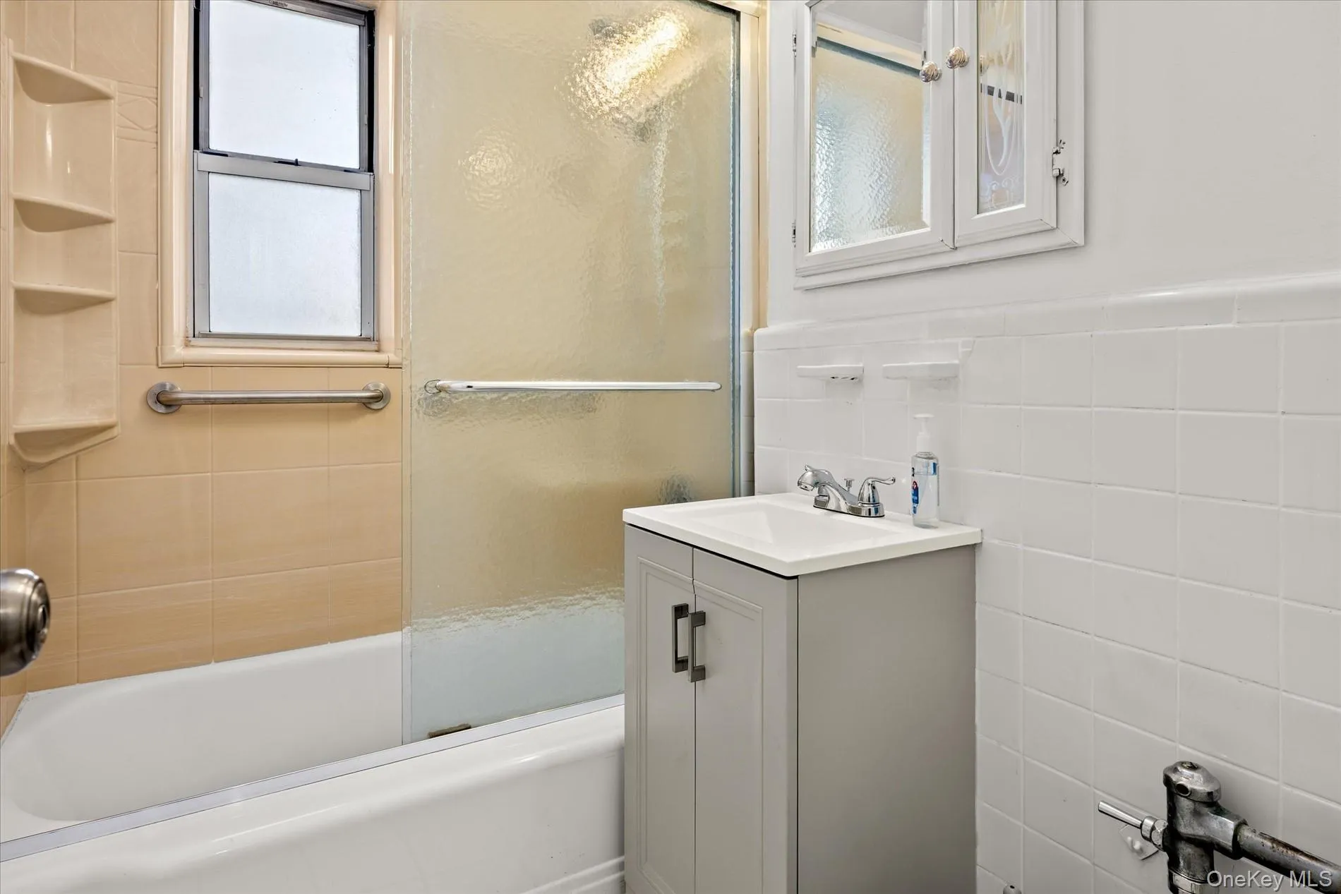 81-15 35th Avenue, New York, NY, 1 Bedroom Bedrooms, 3 Rooms Rooms,1 BathroomBathrooms,Residential,For Rent,35th,0,1032537 81-15 35th Avenue, New York, NY, 1 Bedroom Bedrooms, 3 Rooms Rooms,1 BathroomBathrooms,Residential,For Rent,35th,0,1032537