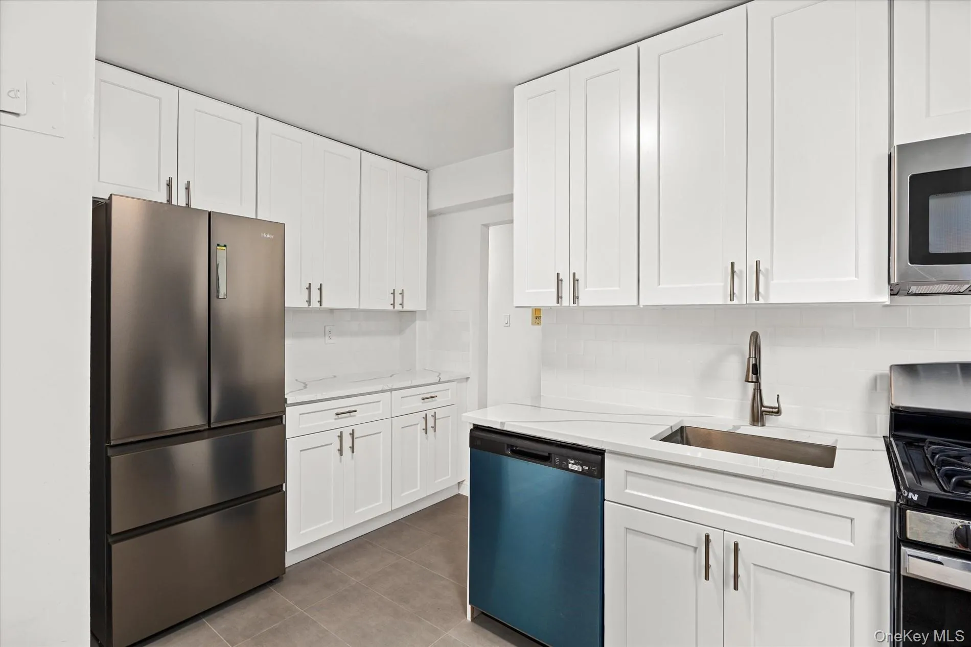 67-30 Clyde Street, New York, NY, 2 Bedrooms Bedrooms, 4 Rooms Rooms,1 BathroomBathrooms,Residential Lease,For Rent,Clyde,0,1032538 67-30 Clyde Street, New York, NY, 2 Bedrooms Bedrooms, 4 Rooms Rooms,1 BathroomBathrooms,Residential Lease,For Rent,Clyde,0,1032538