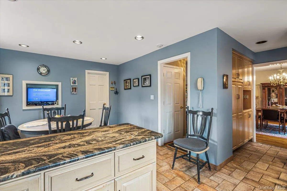 3850 Hillcrest Avenue, New York, NY, 5 Bedrooms Bedrooms, 11 Rooms Rooms,3 BathroomsBathrooms,Residential,For Rent,Hillcrest,0,1032539 3850 Hillcrest Avenue, New York, NY, 5 Bedrooms Bedrooms, 11 Rooms Rooms,3 BathroomsBathrooms,Residential,For Rent,Hillcrest,0,1032539