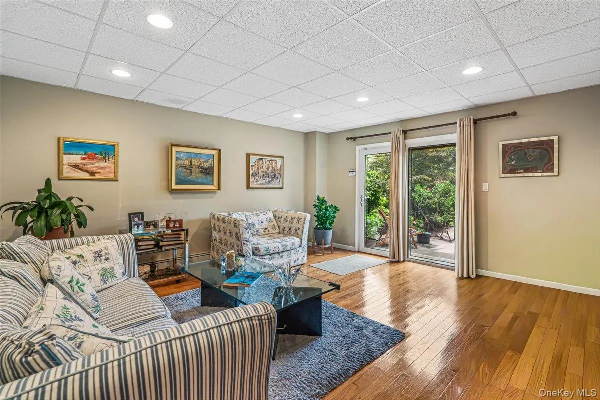 3850 Hillcrest Avenue, New York, NY, 5 Bedrooms Bedrooms, 11 Rooms Rooms,3 BathroomsBathrooms,Residential,For Rent,Hillcrest,0,1032539 3850 Hillcrest Avenue, New York, NY, 5 Bedrooms Bedrooms, 11 Rooms Rooms,3 BathroomsBathrooms,Residential,For Rent,Hillcrest,0,1032539