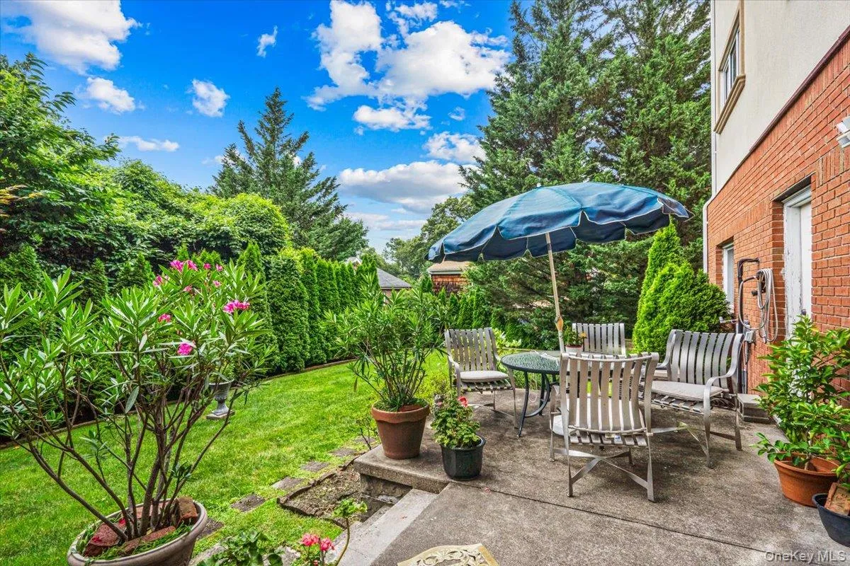 3850 Hillcrest Avenue, New York, NY, 5 Bedrooms Bedrooms, 11 Rooms Rooms,3 BathroomsBathrooms,Residential,For Rent,Hillcrest,0,1032539 3850 Hillcrest Avenue, New York, NY, 5 Bedrooms Bedrooms, 11 Rooms Rooms,3 BathroomsBathrooms,Residential,For Rent,Hillcrest,0,1032539