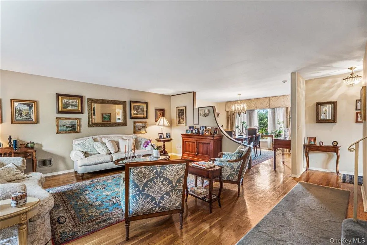 3850 Hillcrest Avenue, New York, NY, 5 Bedrooms Bedrooms, 11 Rooms Rooms,3 BathroomsBathrooms,Residential,For Rent,Hillcrest,0,1032539 3850 Hillcrest Avenue, New York, NY, 5 Bedrooms Bedrooms, 11 Rooms Rooms,3 BathroomsBathrooms,Residential,For Rent,Hillcrest,0,1032539