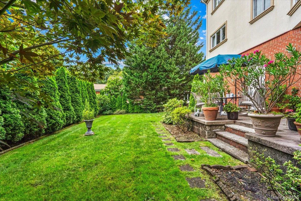 3850 Hillcrest Avenue, New York, NY, 5 Bedrooms Bedrooms, 11 Rooms Rooms,3 BathroomsBathrooms,Residential,For Rent,Hillcrest,0,1032539 3850 Hillcrest Avenue, New York, NY, 5 Bedrooms Bedrooms, 11 Rooms Rooms,3 BathroomsBathrooms,Residential,For Rent,Hillcrest,0,1032539