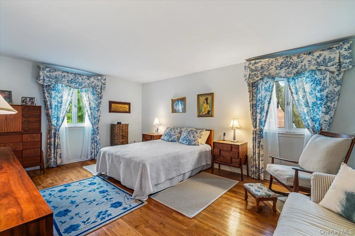 3850 Hillcrest Avenue, New York, NY, 5 Bedrooms Bedrooms, 11 Rooms Rooms,3 BathroomsBathrooms,Residential,For Rent,Hillcrest,0,1032539 3850 Hillcrest Avenue, New York, NY, 5 Bedrooms Bedrooms, 11 Rooms Rooms,3 BathroomsBathrooms,Residential,For Rent,Hillcrest,0,1032539