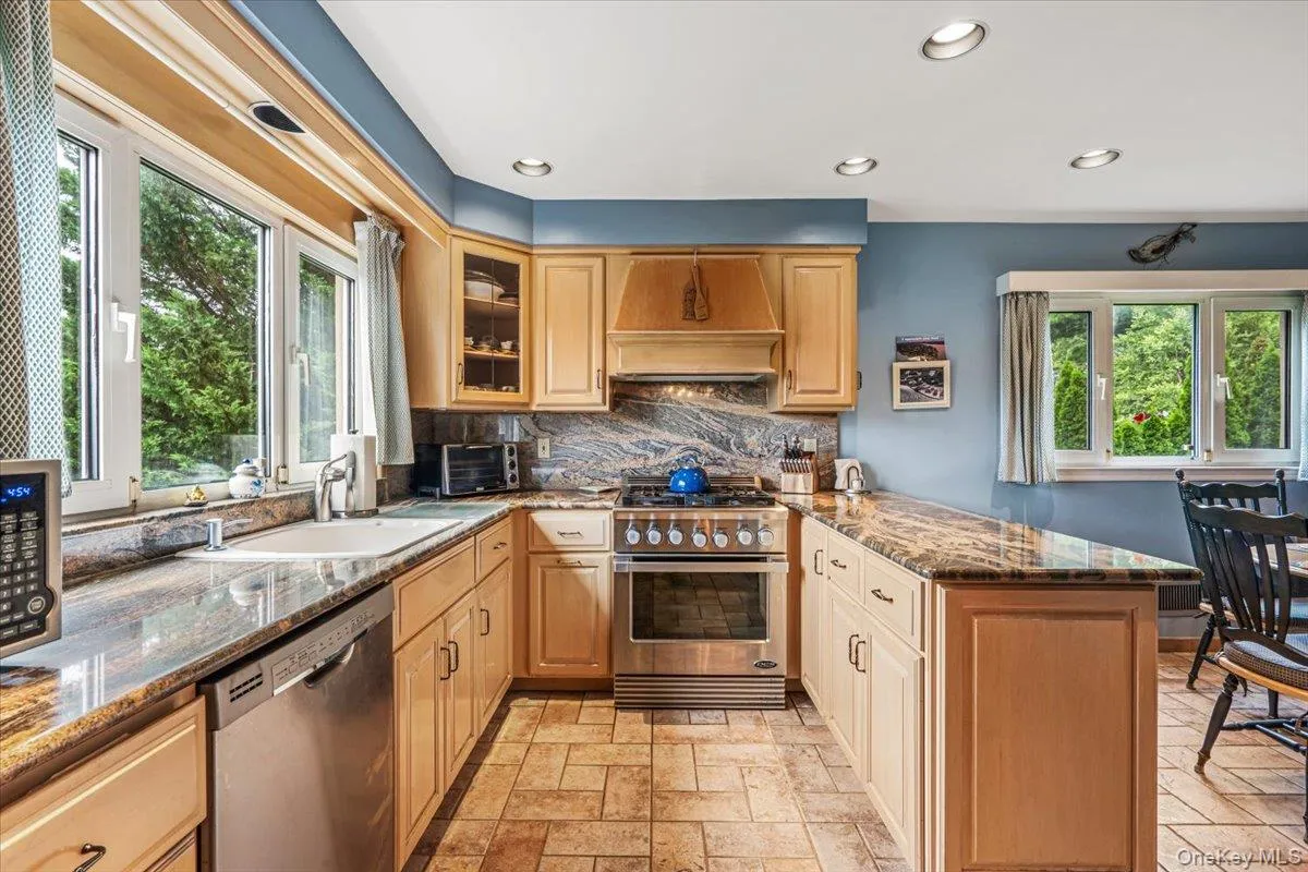 3850 Hillcrest Avenue, New York, NY, 5 Bedrooms Bedrooms, 11 Rooms Rooms,3 BathroomsBathrooms,Residential,For Rent,Hillcrest,0,1032539 3850 Hillcrest Avenue, New York, NY, 5 Bedrooms Bedrooms, 11 Rooms Rooms,3 BathroomsBathrooms,Residential,For Rent,Hillcrest,0,1032539