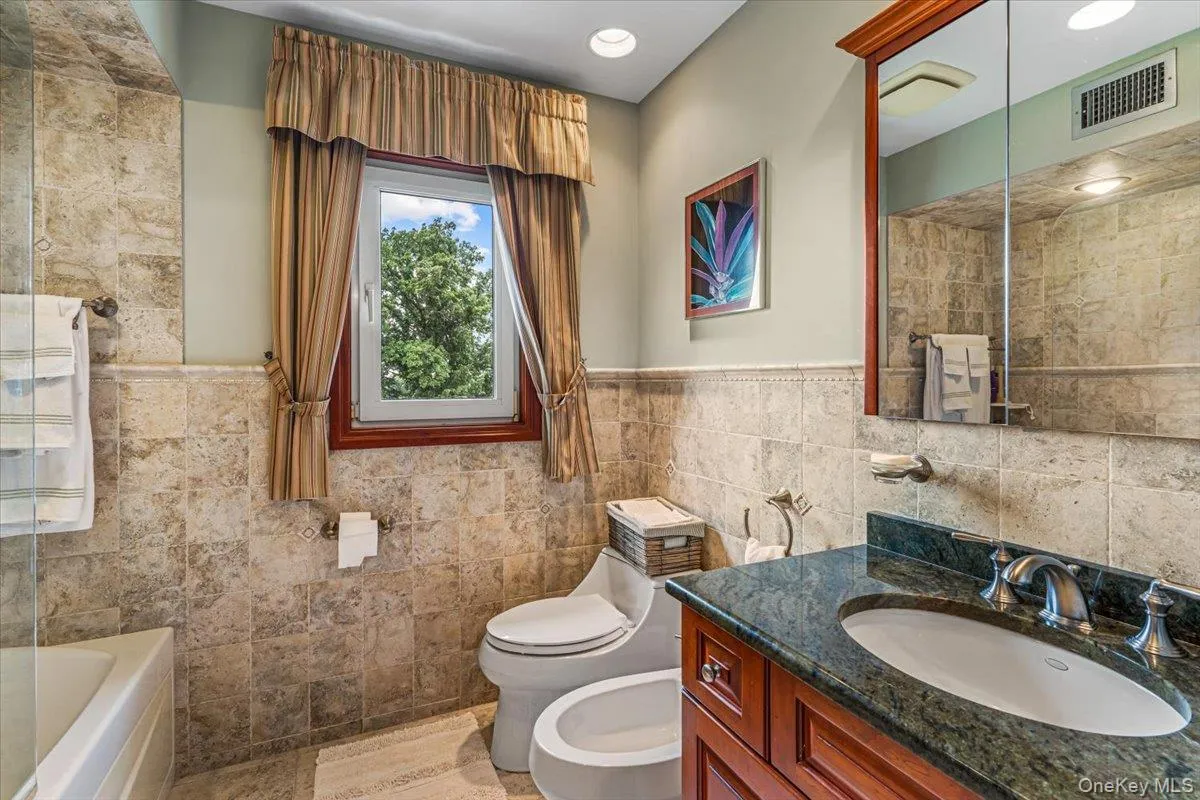 3850 Hillcrest Avenue, New York, NY, 5 Bedrooms Bedrooms, 11 Rooms Rooms,3 BathroomsBathrooms,Residential,For Rent,Hillcrest,0,1032539 3850 Hillcrest Avenue, New York, NY, 5 Bedrooms Bedrooms, 11 Rooms Rooms,3 BathroomsBathrooms,Residential,For Rent,Hillcrest,0,1032539