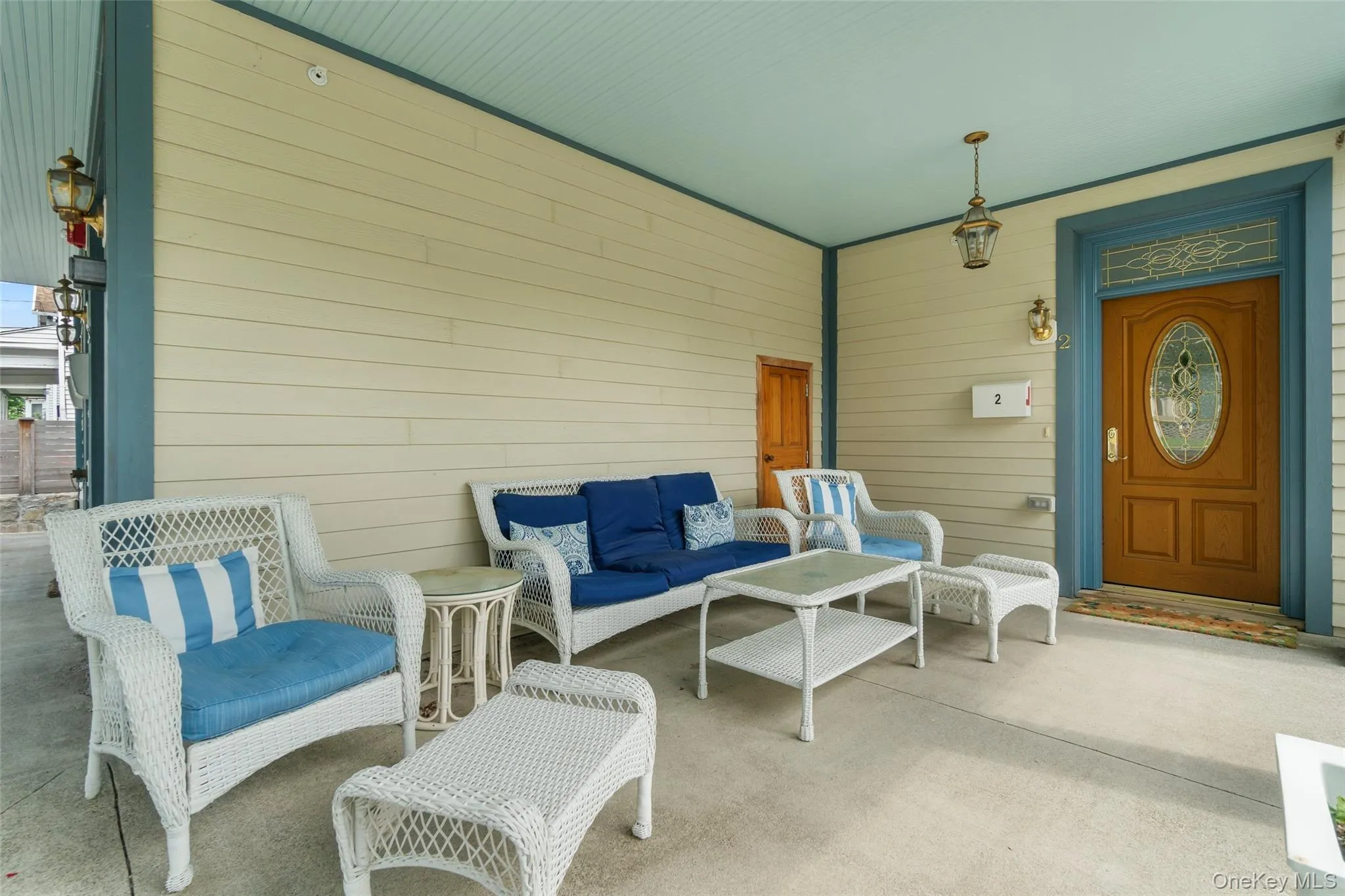 Side Porch and Apartment Entry Side Porch and Apartment Entry