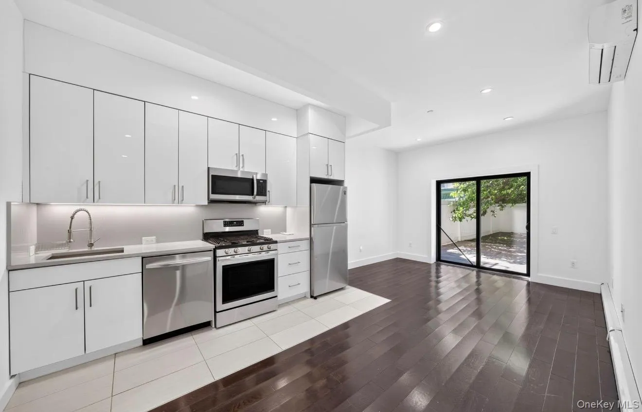 1440 31st Avenue, New York, NY, 1 Bedroom Bedrooms, 3 Rooms Rooms,1 BathroomBathrooms,Residential,For Rent,31st,0,1032546 1440 31st Avenue, New York, NY, 1 Bedroom Bedrooms, 3 Rooms Rooms,1 BathroomBathrooms,Residential,For Rent,31st,0,1032546