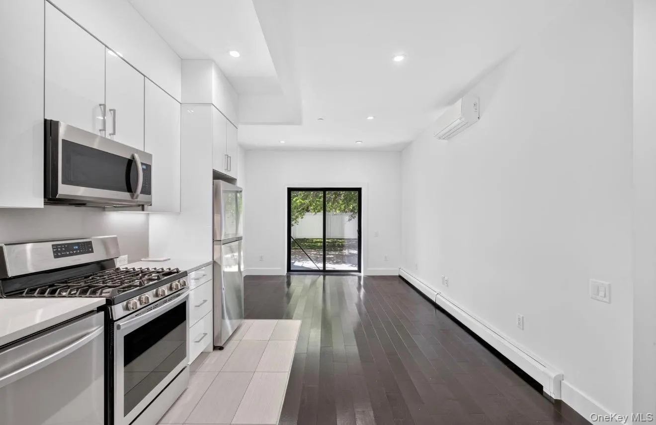 1440 31st Avenue, New York, NY, 1 Bedroom Bedrooms, 3 Rooms Rooms,1 BathroomBathrooms,Residential,For Rent,31st,0,1032546 1440 31st Avenue, New York, NY, 1 Bedroom Bedrooms, 3 Rooms Rooms,1 BathroomBathrooms,Residential,For Rent,31st,0,1032546