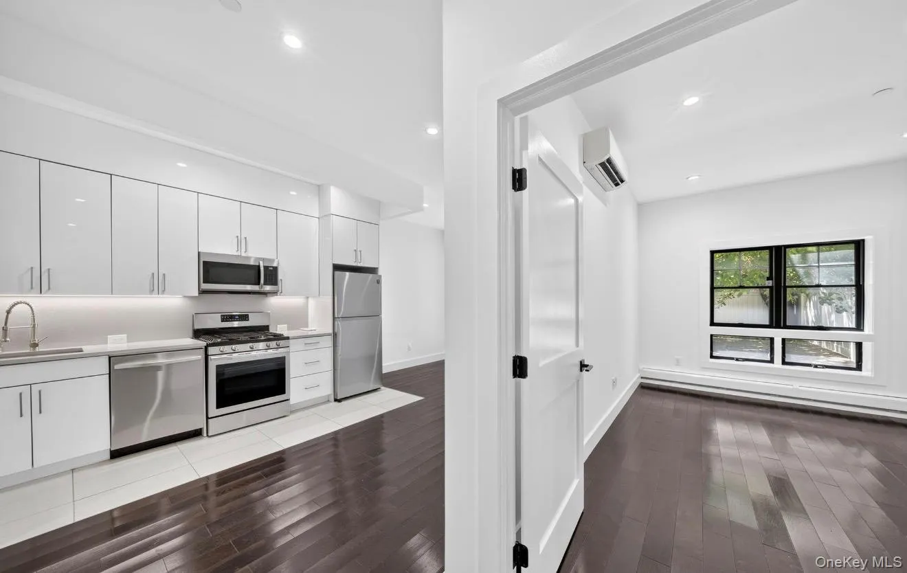 1440 31st Avenue, New York, NY, 1 Bedroom Bedrooms, 3 Rooms Rooms,1 BathroomBathrooms,Residential,For Rent,31st,0,1032546 1440 31st Avenue, New York, NY, 1 Bedroom Bedrooms, 3 Rooms Rooms,1 BathroomBathrooms,Residential,For Rent,31st,0,1032546