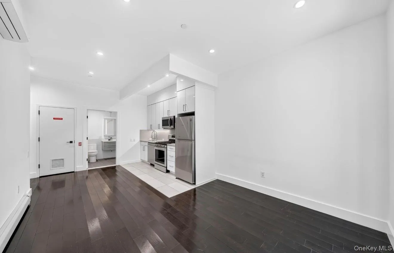 1440 31st Avenue, New York, NY, 1 Bedroom Bedrooms, 3 Rooms Rooms,1 BathroomBathrooms,Residential,For Rent,31st,0,1032546 1440 31st Avenue, New York, NY, 1 Bedroom Bedrooms, 3 Rooms Rooms,1 BathroomBathrooms,Residential,For Rent,31st,0,1032546