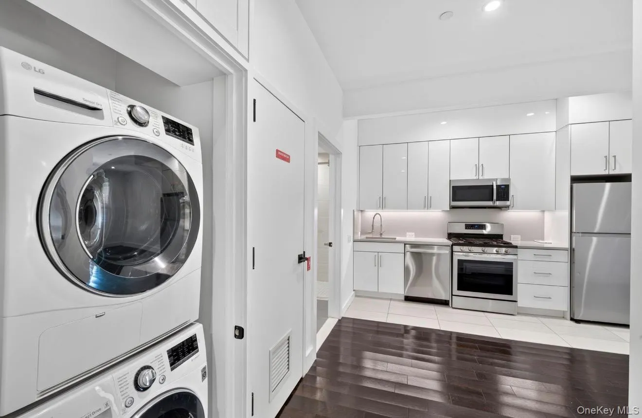 1440 31st Avenue, New York, NY, 1 Bedroom Bedrooms, 3 Rooms Rooms,1 BathroomBathrooms,Residential,For Rent,31st,0,1032546 1440 31st Avenue, New York, NY, 1 Bedroom Bedrooms, 3 Rooms Rooms,1 BathroomBathrooms,Residential,For Rent,31st,0,1032546