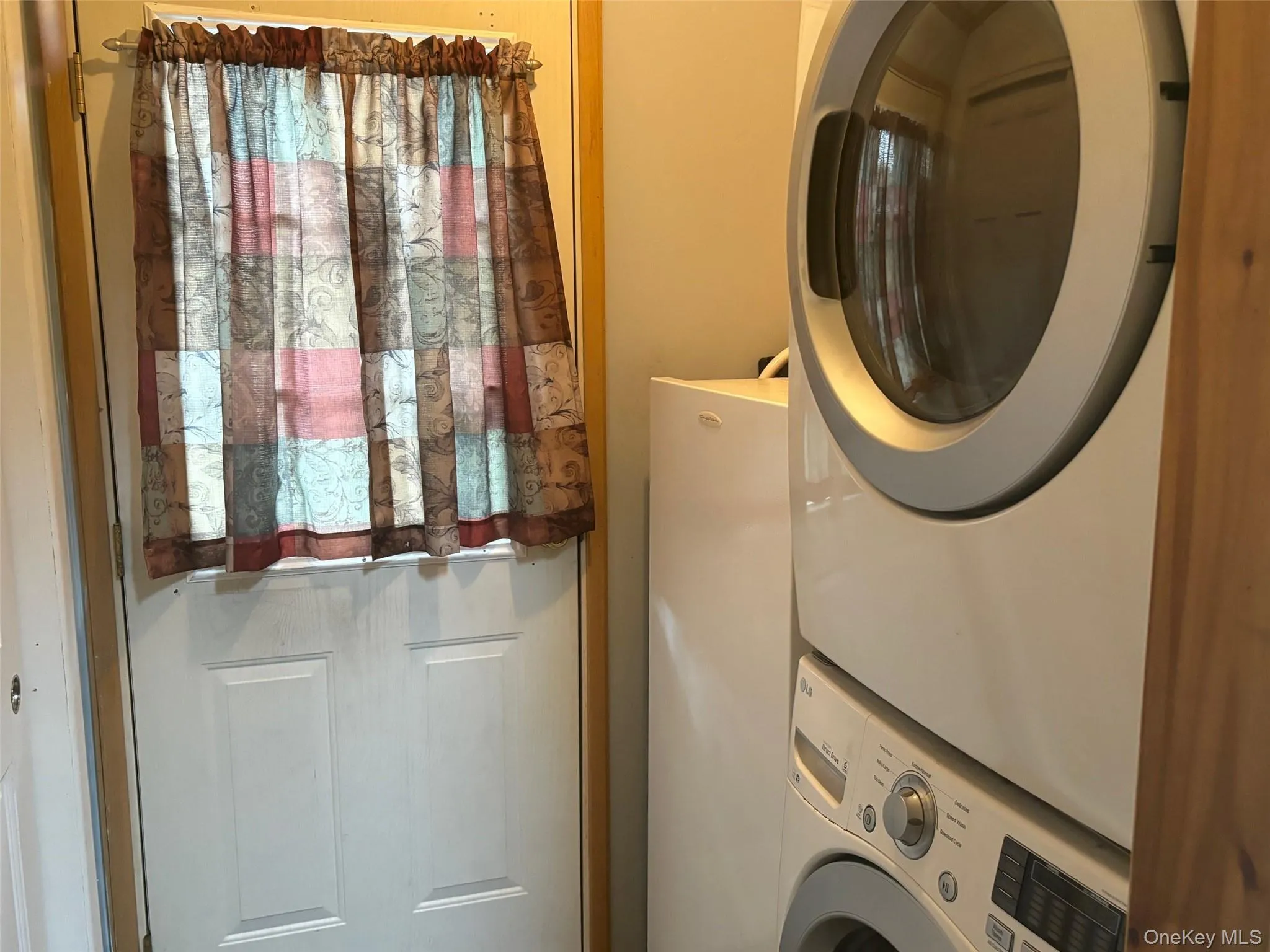 1661 Old Country Road, Riverhead, NY, 2 Bedrooms Bedrooms, 5 Rooms Rooms,2 BathroomsBathrooms,Residential,For Rent,Old Country,0,1032547 1661 Old Country Road, Riverhead, NY, 2 Bedrooms Bedrooms, 5 Rooms Rooms,2 BathroomsBathrooms,Residential,For Rent,Old Country,0,1032547