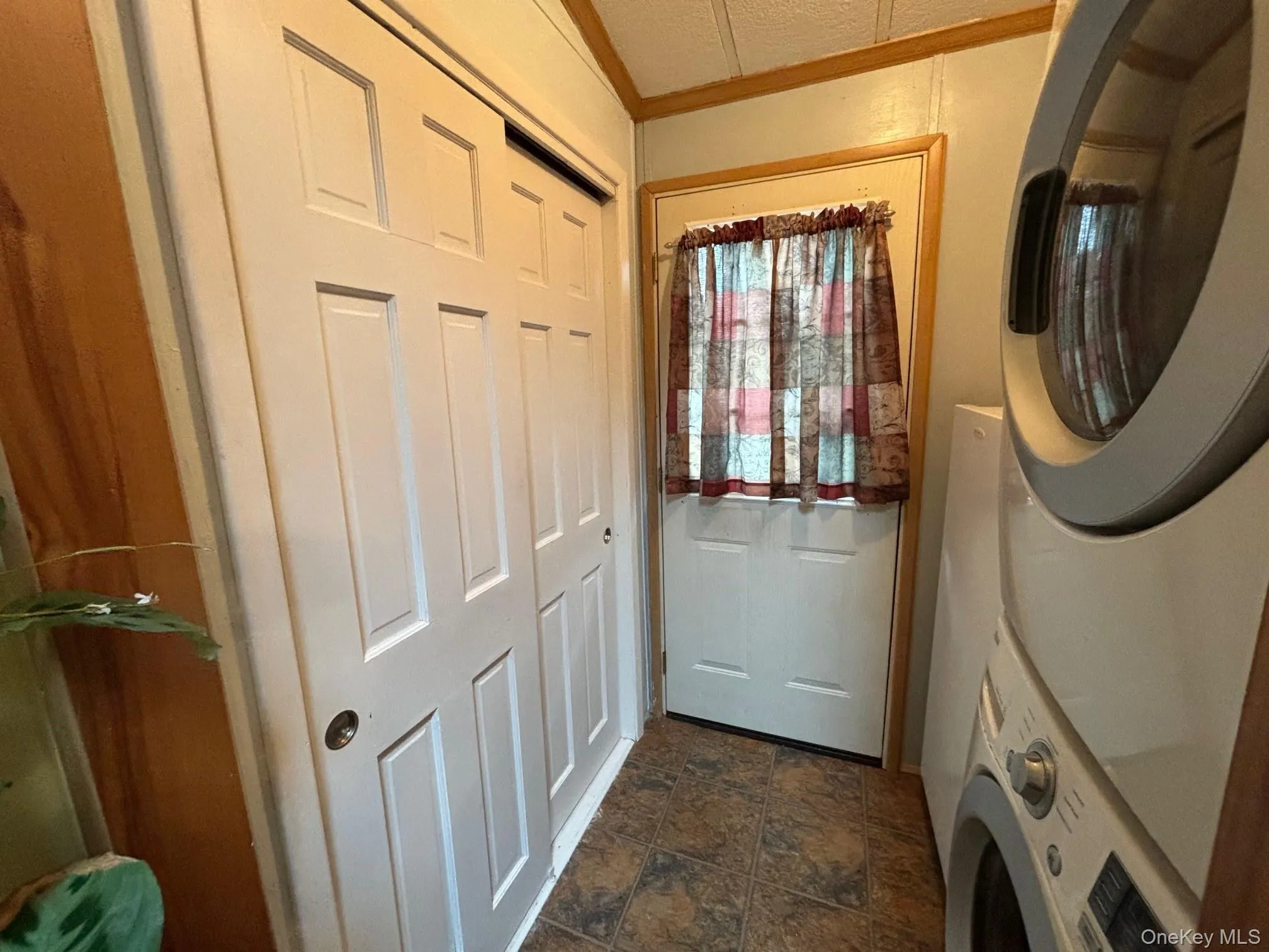 1661 Old Country Road, Riverhead, NY, 2 Bedrooms Bedrooms, 5 Rooms Rooms,2 BathroomsBathrooms,Residential,For Rent,Old Country,0,1032547 1661 Old Country Road, Riverhead, NY, 2 Bedrooms Bedrooms, 5 Rooms Rooms,2 BathroomsBathrooms,Residential,For Rent,Old Country,0,1032547