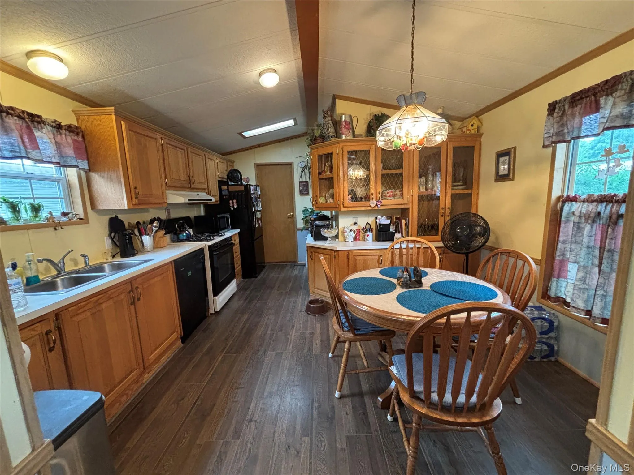 1661 Old Country Road, Riverhead, NY, 2 Bedrooms Bedrooms, 5 Rooms Rooms,2 BathroomsBathrooms,Residential,For Rent,Old Country,0,1032547 1661 Old Country Road, Riverhead, NY, 2 Bedrooms Bedrooms, 5 Rooms Rooms,2 BathroomsBathrooms,Residential,For Rent,Old Country,0,1032547