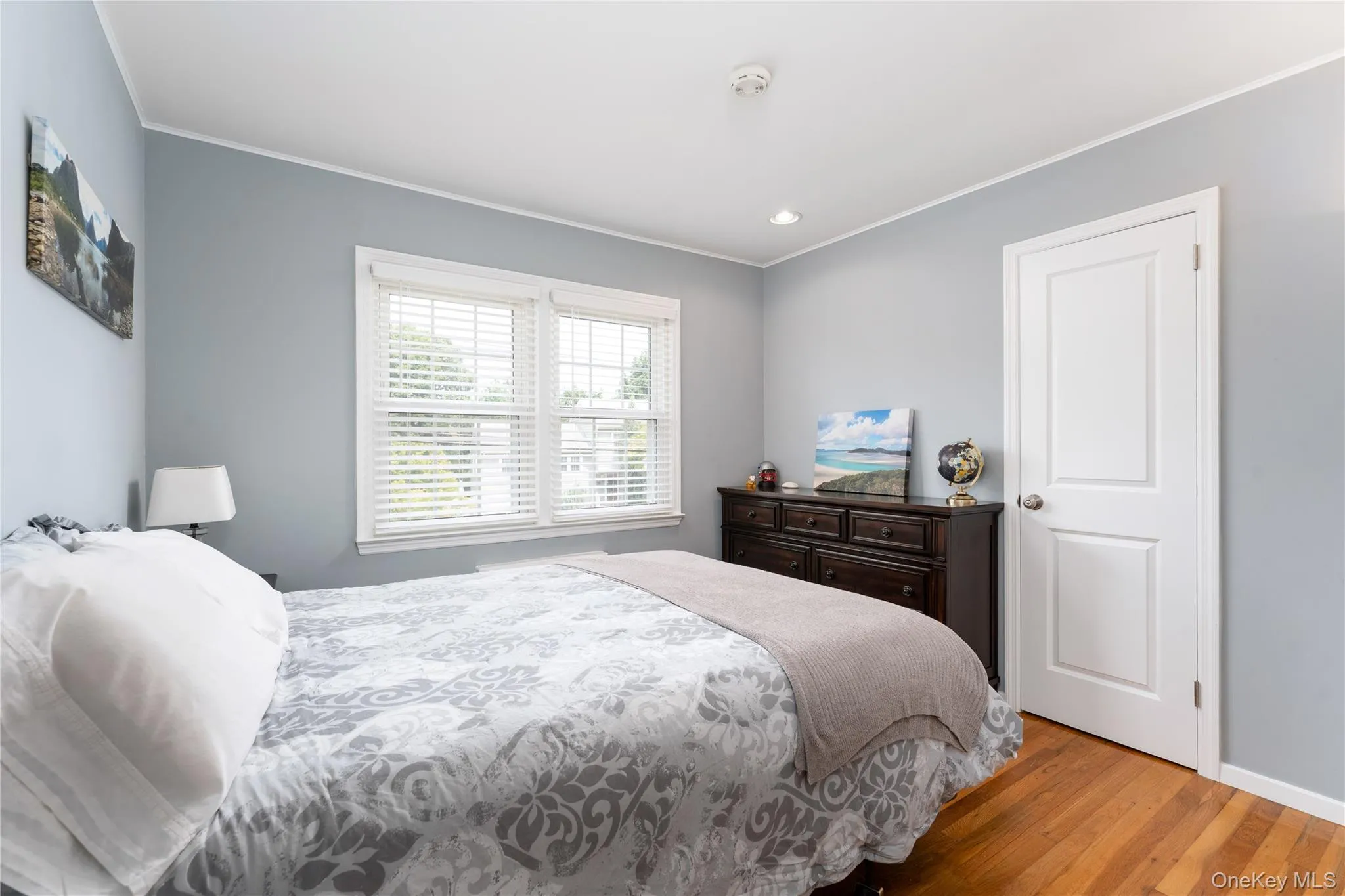 3 bedrooms with hardwood floors and rasied paneled doors 3 bedrooms with hardwood floors and rasied paneled doors