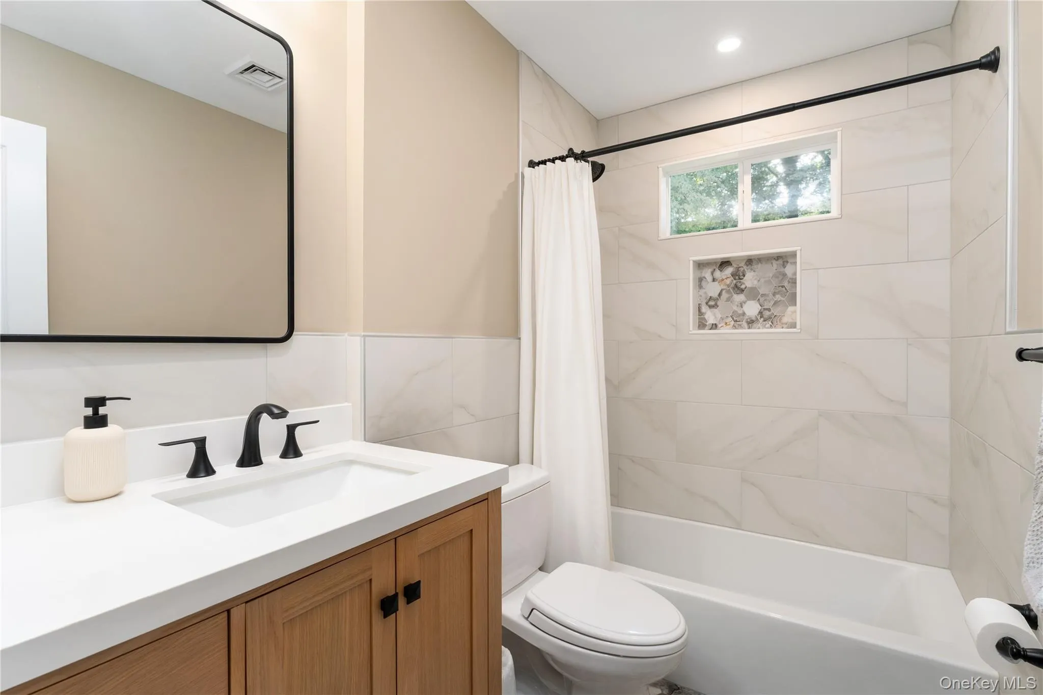 Newly remodled main bathroom, (Jan 2026) Newly remodled main bathroom, (Jan 2026)