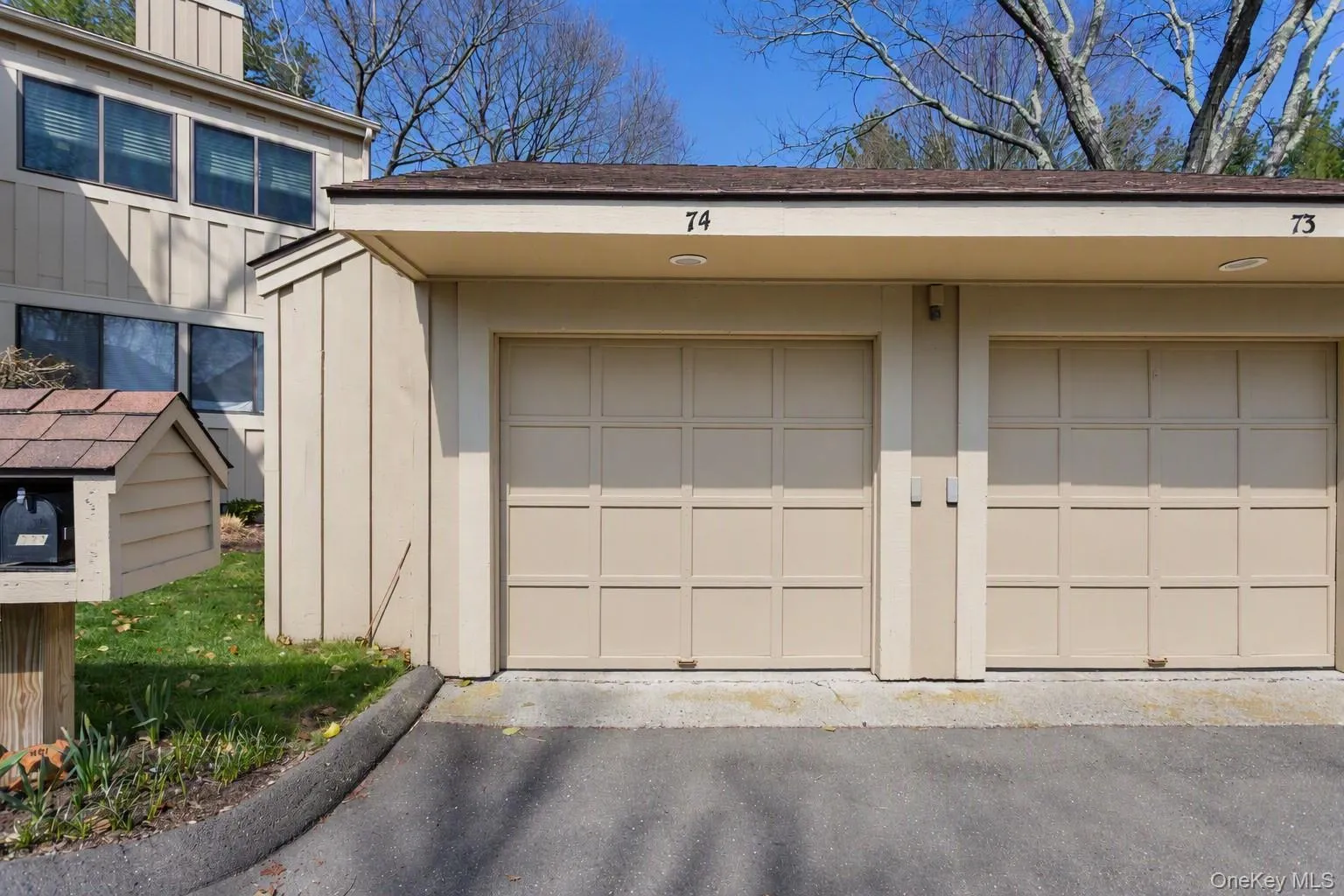 Garage 74 directly next to unit Garage 74 directly next to unit