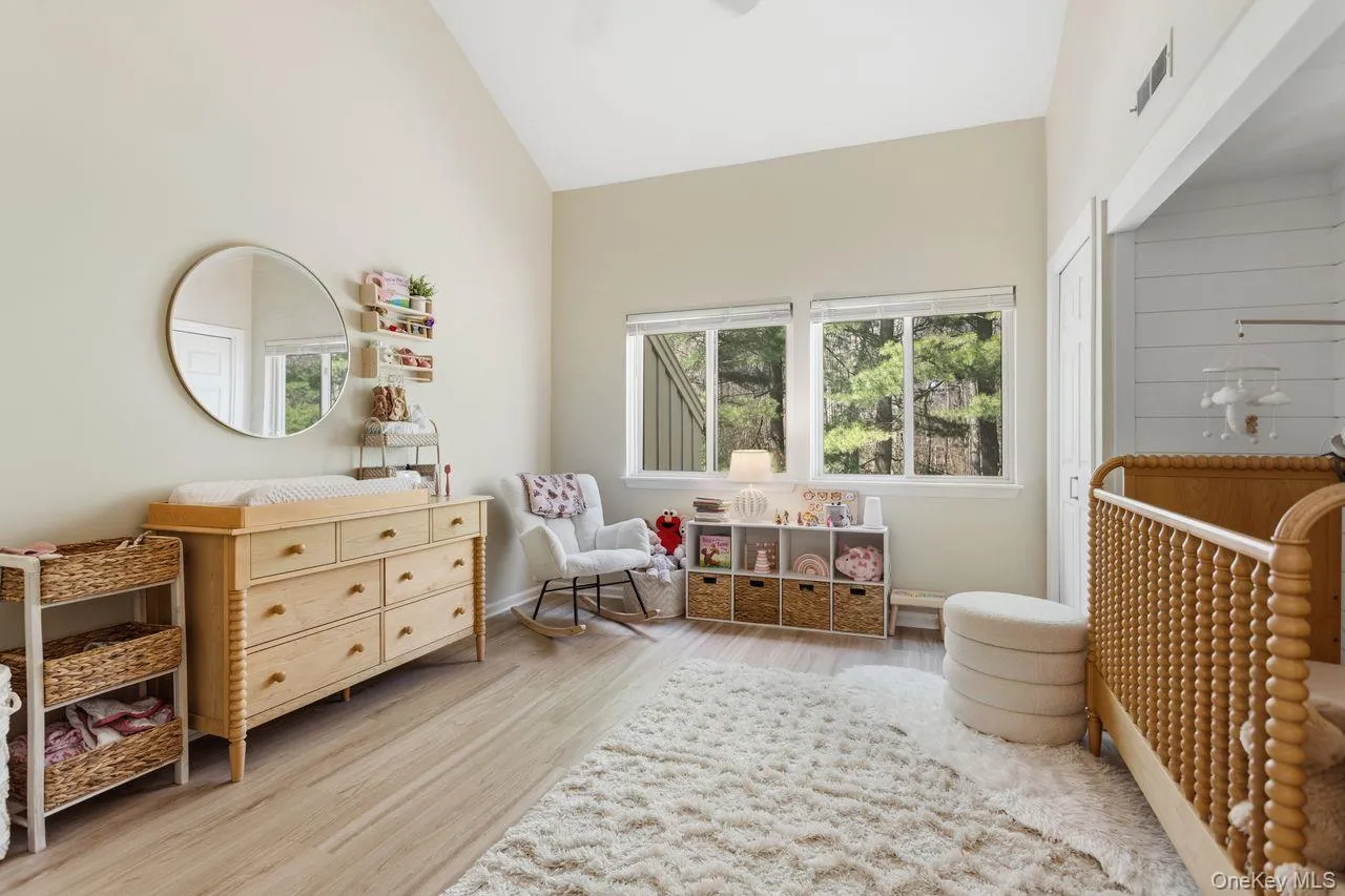Secondary bedroom. Secondary bedroom.