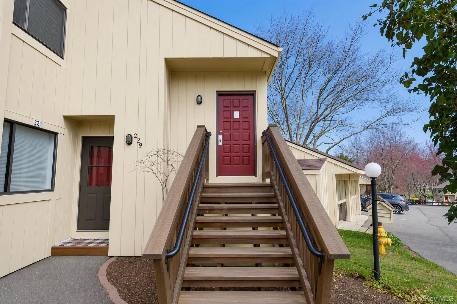 Welcome to 230 Lakeside Drive! Welcome to 230 Lakeside Drive!