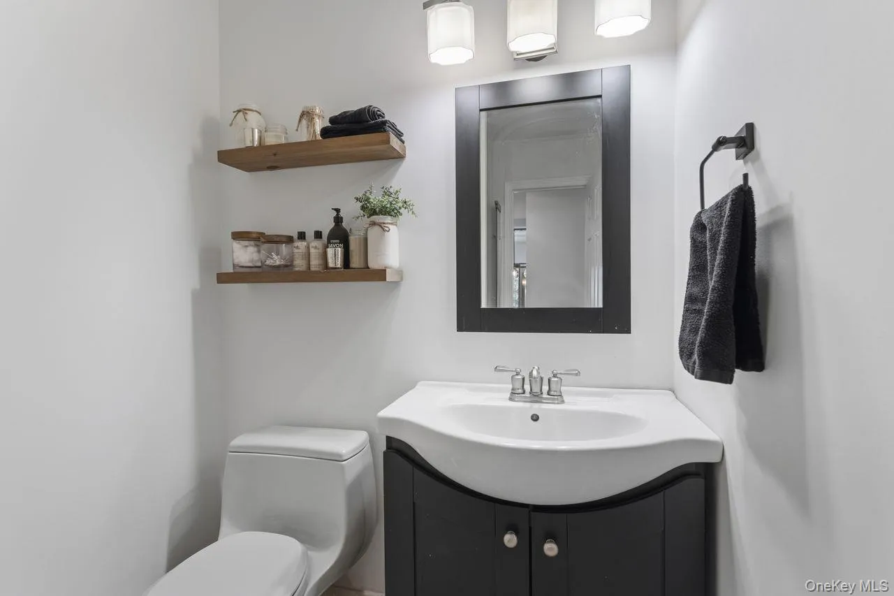 Full hall bathroom. Full hall bathroom.