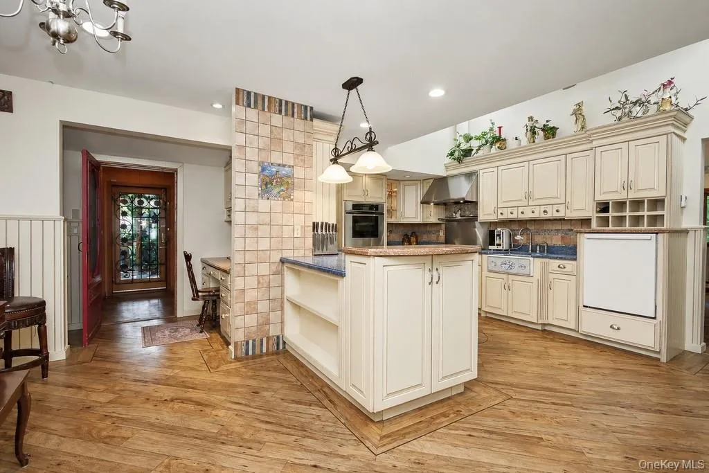 14 Longview Lane, Middletown, NY, 5 Bedrooms Bedrooms, 14 Rooms Rooms,5 BathroomsBathrooms,Residential,For Rent,Longview,0,1032557 14 Longview Lane, Middletown, NY, 5 Bedrooms Bedrooms, 14 Rooms Rooms,5 BathroomsBathrooms,Residential,For Rent,Longview,0,1032557