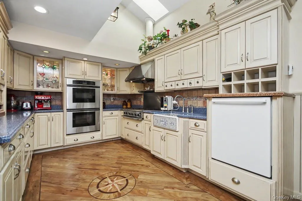 14 Longview Lane, Middletown, NY, 5 Bedrooms Bedrooms, 14 Rooms Rooms,5 BathroomsBathrooms,Residential,For Rent,Longview,0,1032557 14 Longview Lane, Middletown, NY, 5 Bedrooms Bedrooms, 14 Rooms Rooms,5 BathroomsBathrooms,Residential,For Rent,Longview,0,1032557