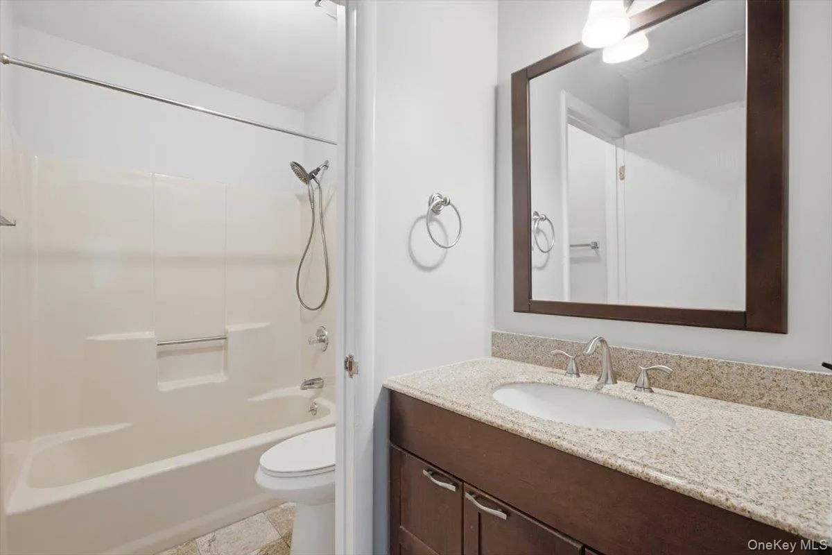 Primary w. En-Suite Full Bath - Walk-in Closet Adjacent to Vanity Primary w. En-Suite Full Bath - Walk-in Closet Adjacent to Vanity