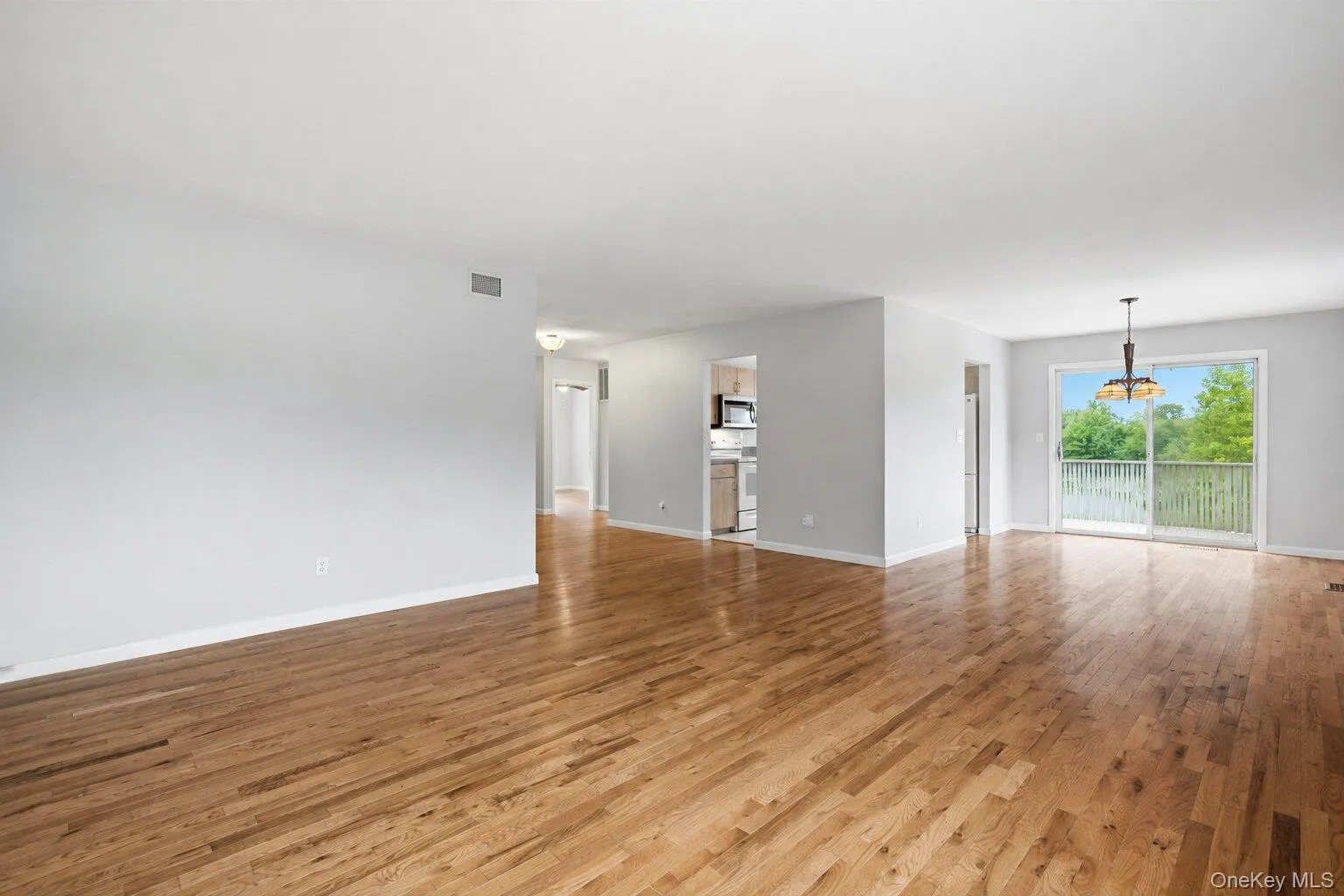 Very Spacious Living Space Very Spacious Living Space