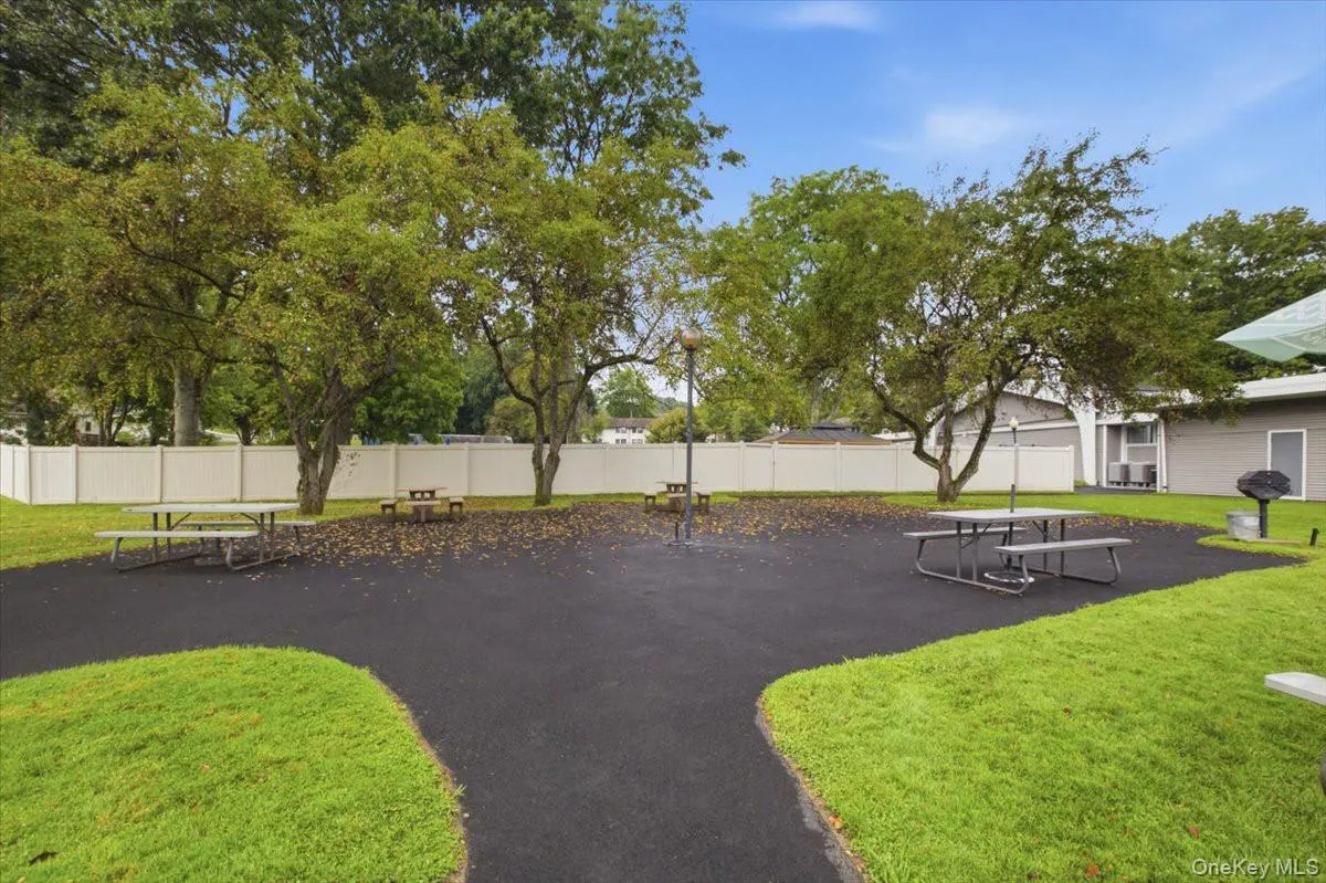 A Vibrant Community Green Space for all to Enjoy A Vibrant Community Green Space for all to Enjoy