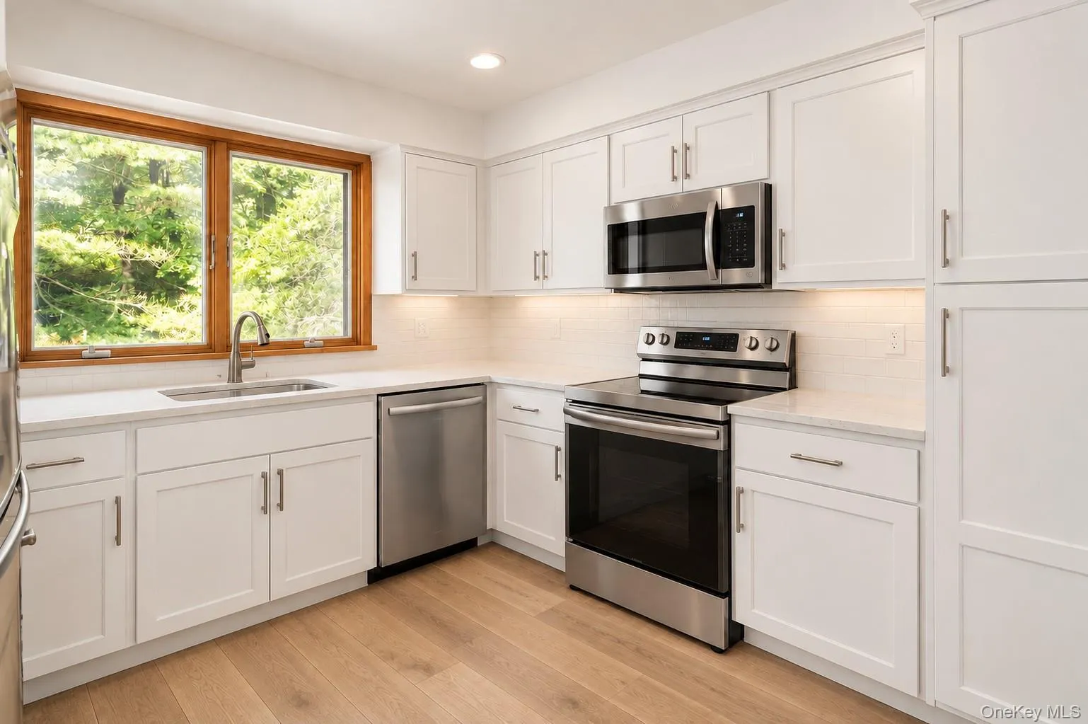 Virtually enhanced kitchen Virtually enhanced kitchen
