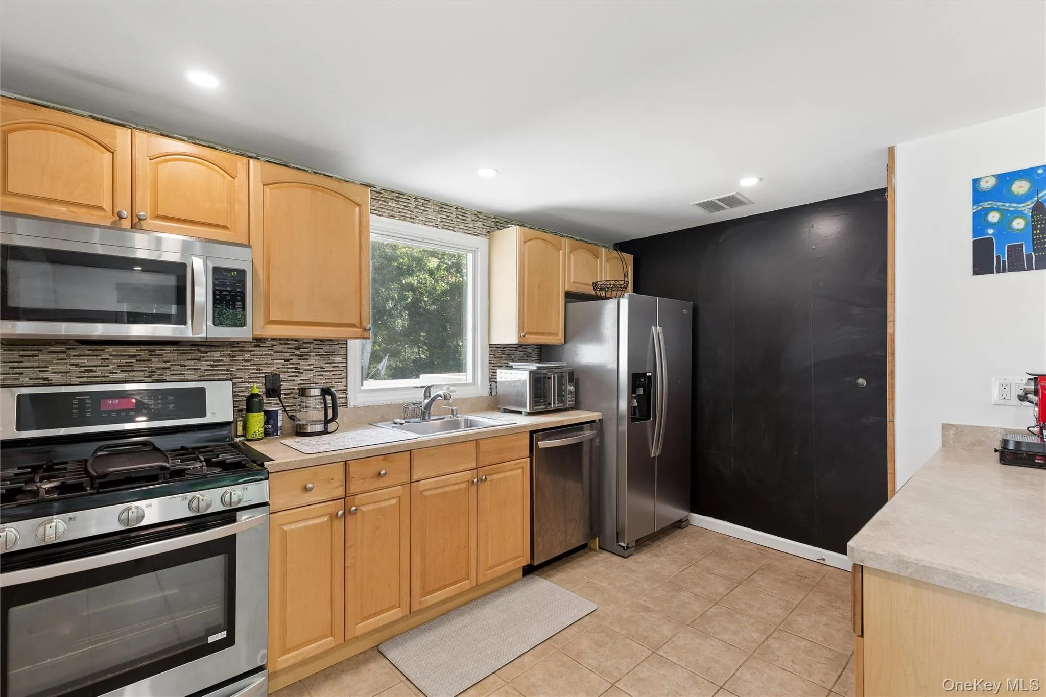 27 Atlantic Avenue, Southampton, NY, 2 Bedroom Bedrooms, 5 Room Rooms,1 BathroomBathrooms,Residential Lease,For Rent,Atlantic,0,1032565 27 Atlantic Avenue, Southampton, NY, 2 Bedroom Bedrooms, 5 Room Rooms,1 BathroomBathrooms,Residential Lease,For Rent,Atlantic,0,1032565