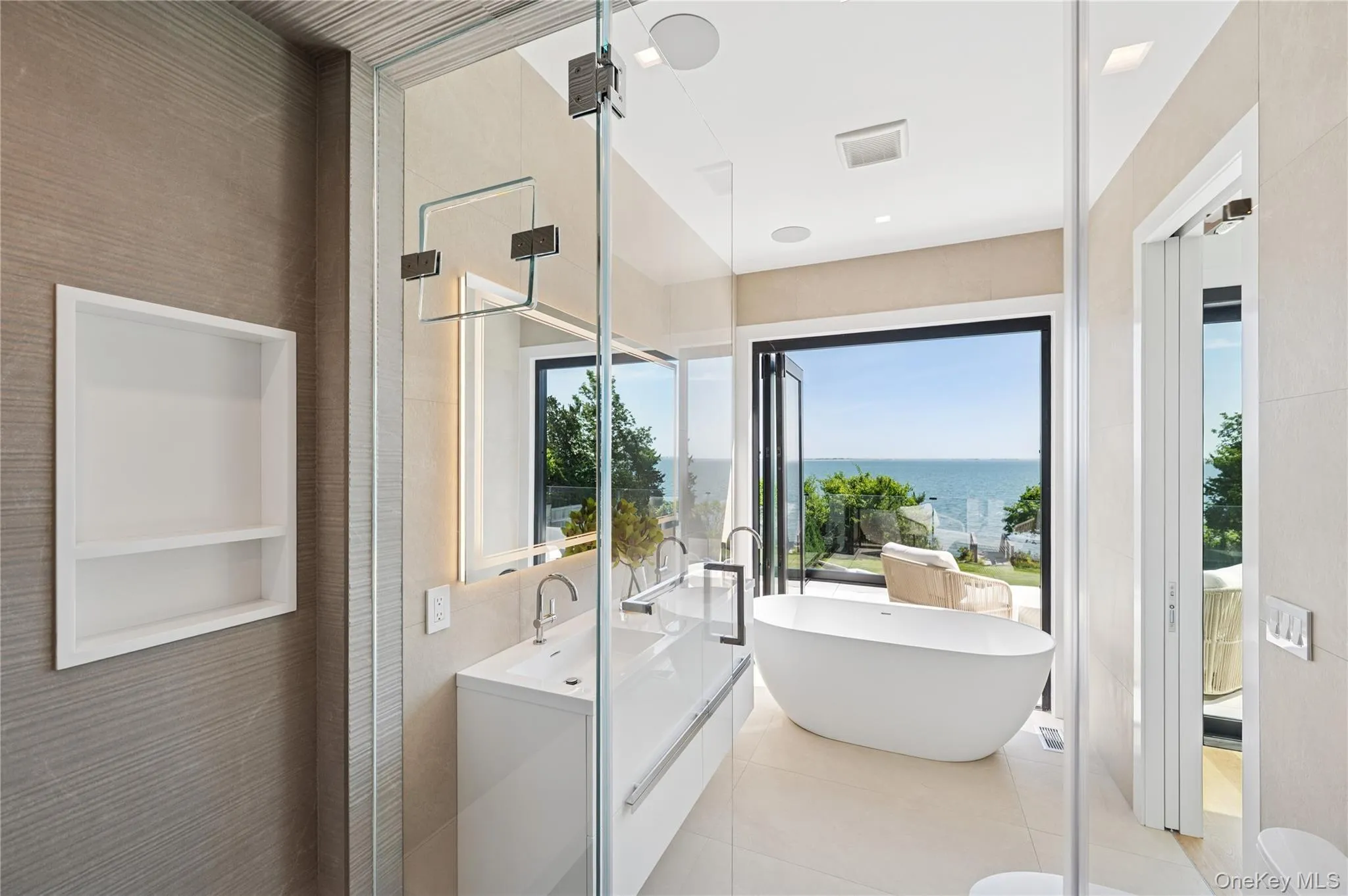 40 Oceanview Drive, Southampton, NY, 5 Bedrooms Bedrooms, 15 Rooms Rooms,5 BathroomsBathrooms,Residential Lease,For Rent,Oceanview,0,1032567 40 Oceanview Drive, Southampton, NY, 5 Bedrooms Bedrooms, 15 Rooms Rooms,5 BathroomsBathrooms,Residential Lease,For Rent,Oceanview,0,1032567