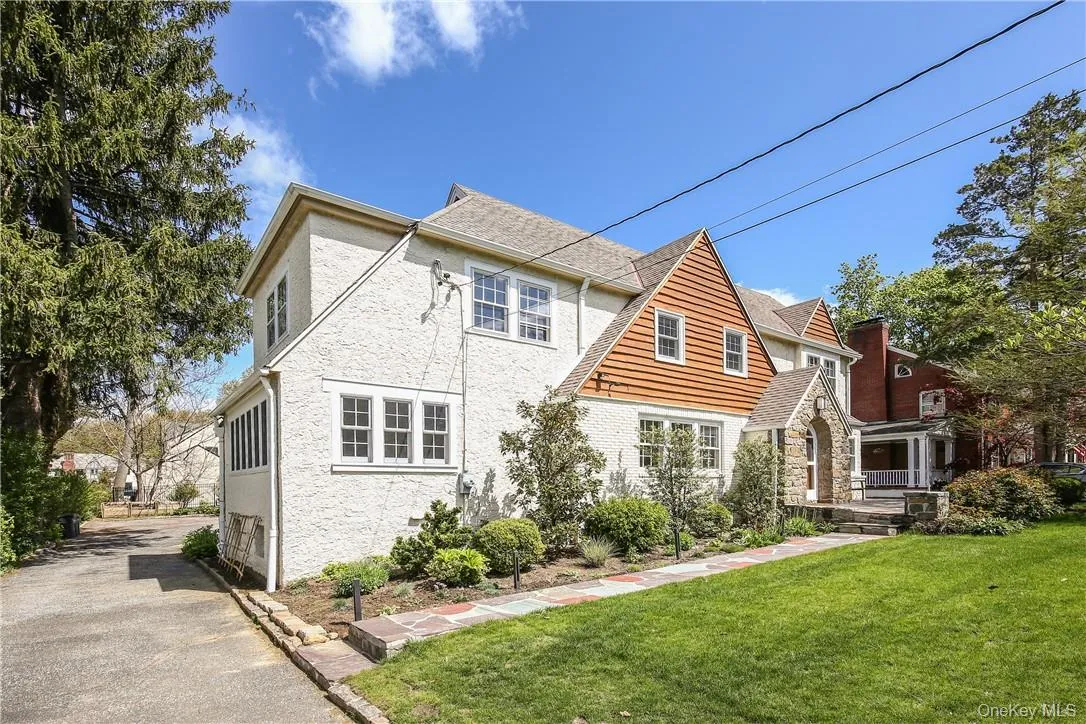 26 Earlwoode Drive, White Plains, NY, 4 Bedrooms Bedrooms, 8 Rooms Rooms,2 BathroomsBathrooms,Residential Lease,For Rent,Earlwoode,0,1032570 26 Earlwoode Drive, White Plains, NY, 4 Bedrooms Bedrooms, 8 Rooms Rooms,2 BathroomsBathrooms,Residential Lease,For Rent,Earlwoode,0,1032570