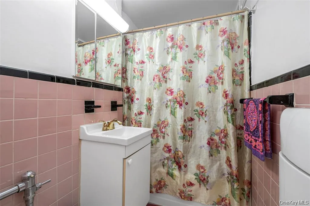 84-25 118 Street, New York, NY, 1 Bedroom Bedrooms, 4 Rooms Rooms,1 BathroomBathrooms,Residential Lease,For Rent,118,0,1032579 84-25 118 Street, New York, NY, 1 Bedroom Bedrooms, 4 Rooms Rooms,1 BathroomBathrooms,Residential Lease,For Rent,118,0,1032579