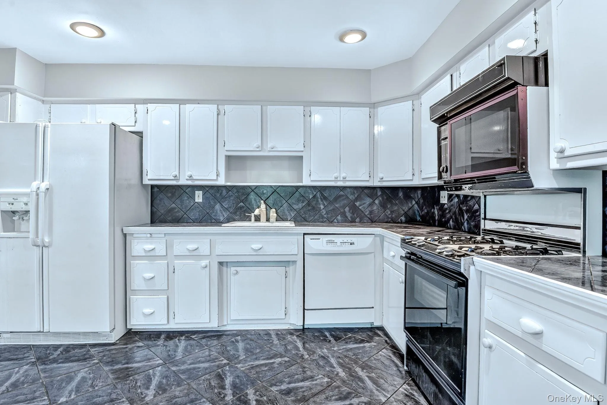 1 Gates Place, Orangetown, NY, 4 Bedrooms Bedrooms, 7 Rooms Rooms,2 BathroomsBathrooms,Residential,For Rent,Gates,0,1032583 1 Gates Place, Orangetown, NY, 4 Bedrooms Bedrooms, 7 Rooms Rooms,2 BathroomsBathrooms,Residential,For Rent,Gates,0,1032583