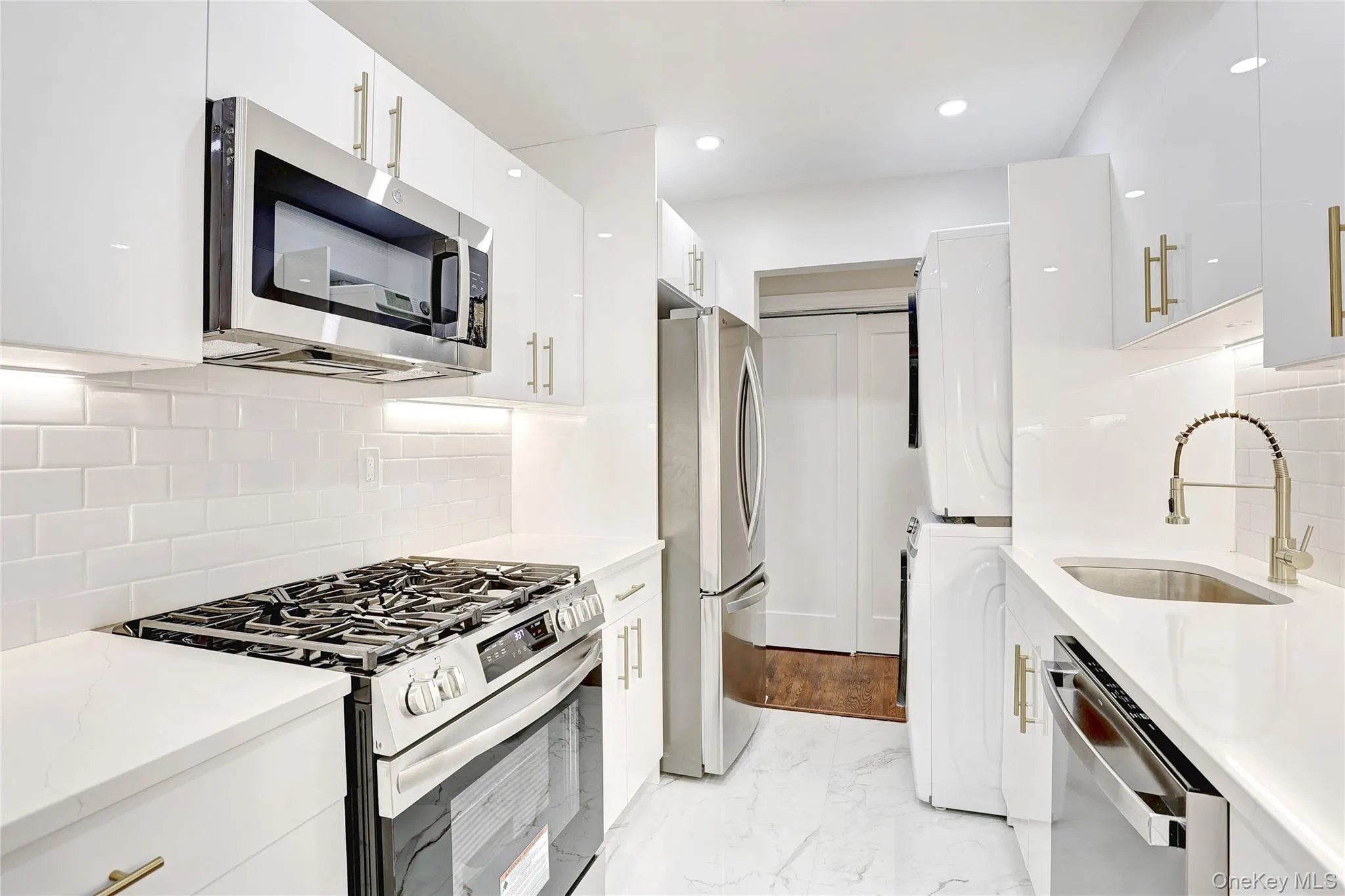 180 Kearsing Parkway, Ramapo, NY, 1 Bedroom Bedrooms, 4 Rooms Rooms,1 BathroomBathrooms,Residential,For Rent,Kearsing,0,1032591 180 Kearsing Parkway, Ramapo, NY, 1 Bedroom Bedrooms, 4 Rooms Rooms,1 BathroomBathrooms,Residential,For Rent,Kearsing,0,1032591
