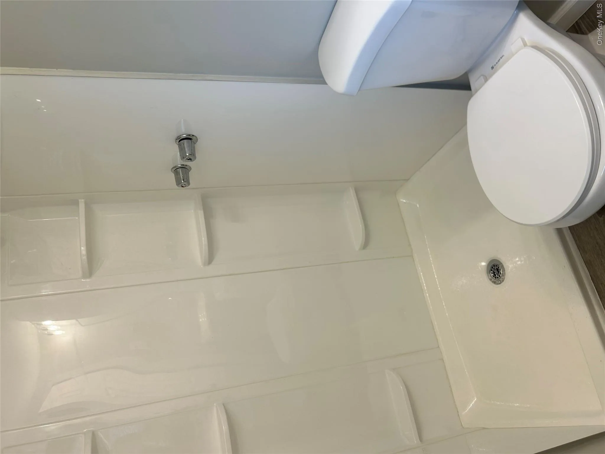 105 Artist Lake Drive, Brookhaven, NY, 2 Bedrooms Bedrooms, 5 Rooms Rooms,2 BathroomsBathrooms,Residential Lease,For Rent,Artist Lake,0,1032593 105 Artist Lake Drive, Brookhaven, NY, 2 Bedrooms Bedrooms, 5 Rooms Rooms,2 BathroomsBathrooms,Residential Lease,For Rent,Artist Lake,0,1032593