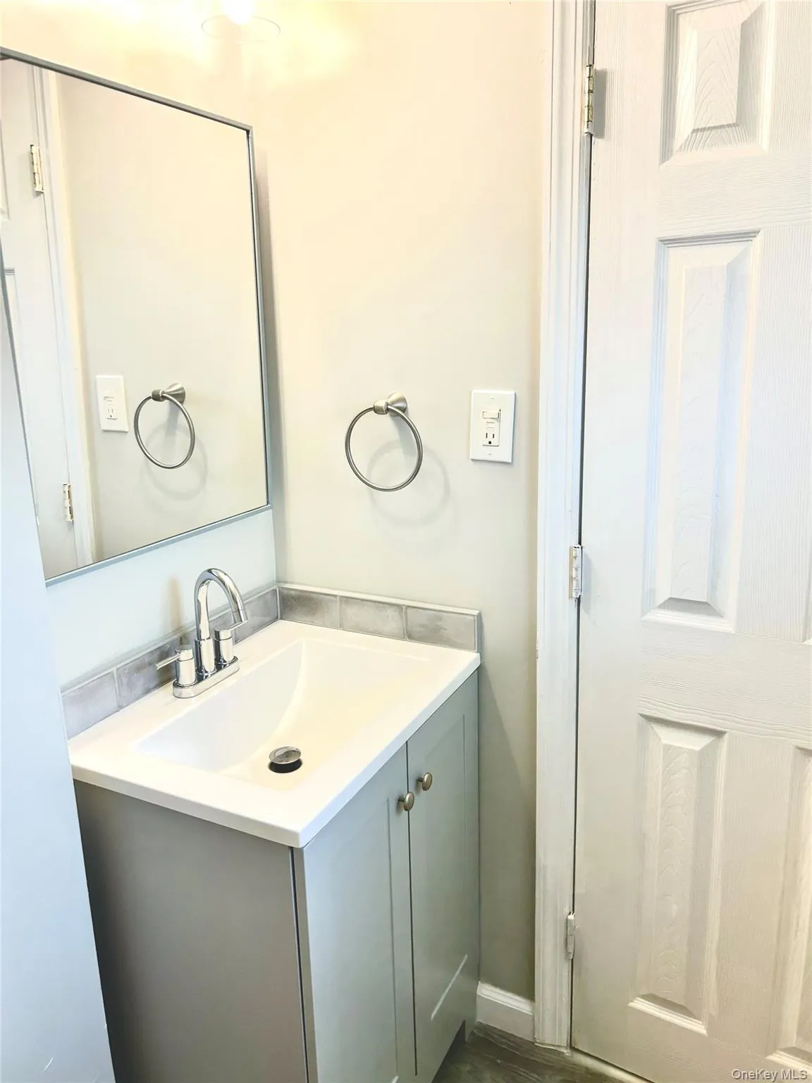 105 Artist Lake Drive, Brookhaven, NY, 2 Bedrooms Bedrooms, 5 Rooms Rooms,2 BathroomsBathrooms,Residential Lease,For Rent,Artist Lake,0,1032593 105 Artist Lake Drive, Brookhaven, NY, 2 Bedrooms Bedrooms, 5 Rooms Rooms,2 BathroomsBathrooms,Residential Lease,For Rent,Artist Lake,0,1032593
