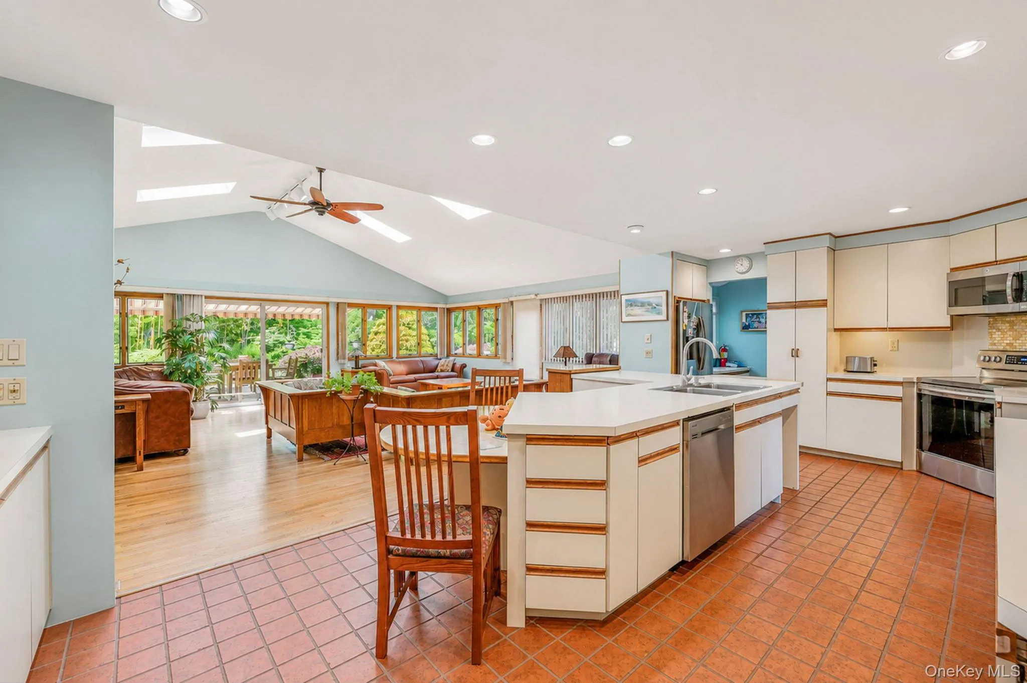 Spacious EIK with Center Island, SS Appliances, Ample Cabinetry, Pantry, Open Flow to Great Room Spacious EIK with Center Island, SS Appliances, Ample Cabinetry, Pantry, Open Flow to Great Room