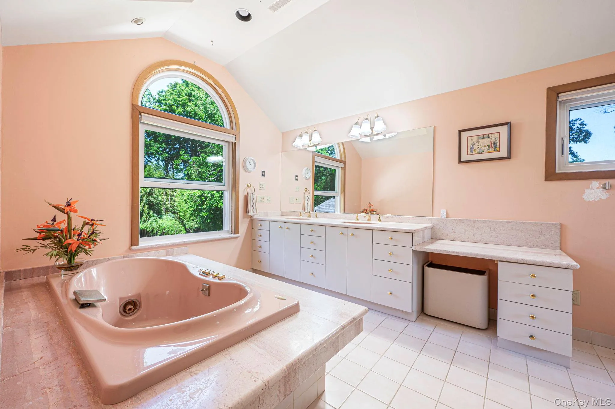 Oversized Primary En-Suite Bath with Dual Vanity, Jacuzzi Tub, Walk In Shower Oversized Primary En-Suite Bath with Dual Vanity, Jacuzzi Tub, Walk In Shower