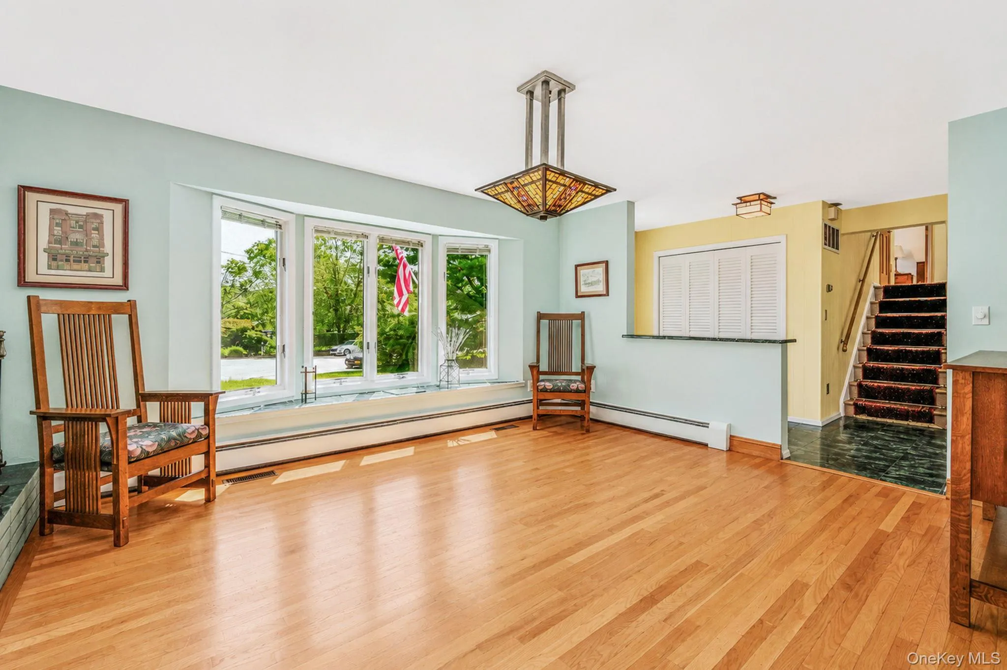 Formal DR, Bay Window, HW Floors Formal DR, Bay Window, HW Floors