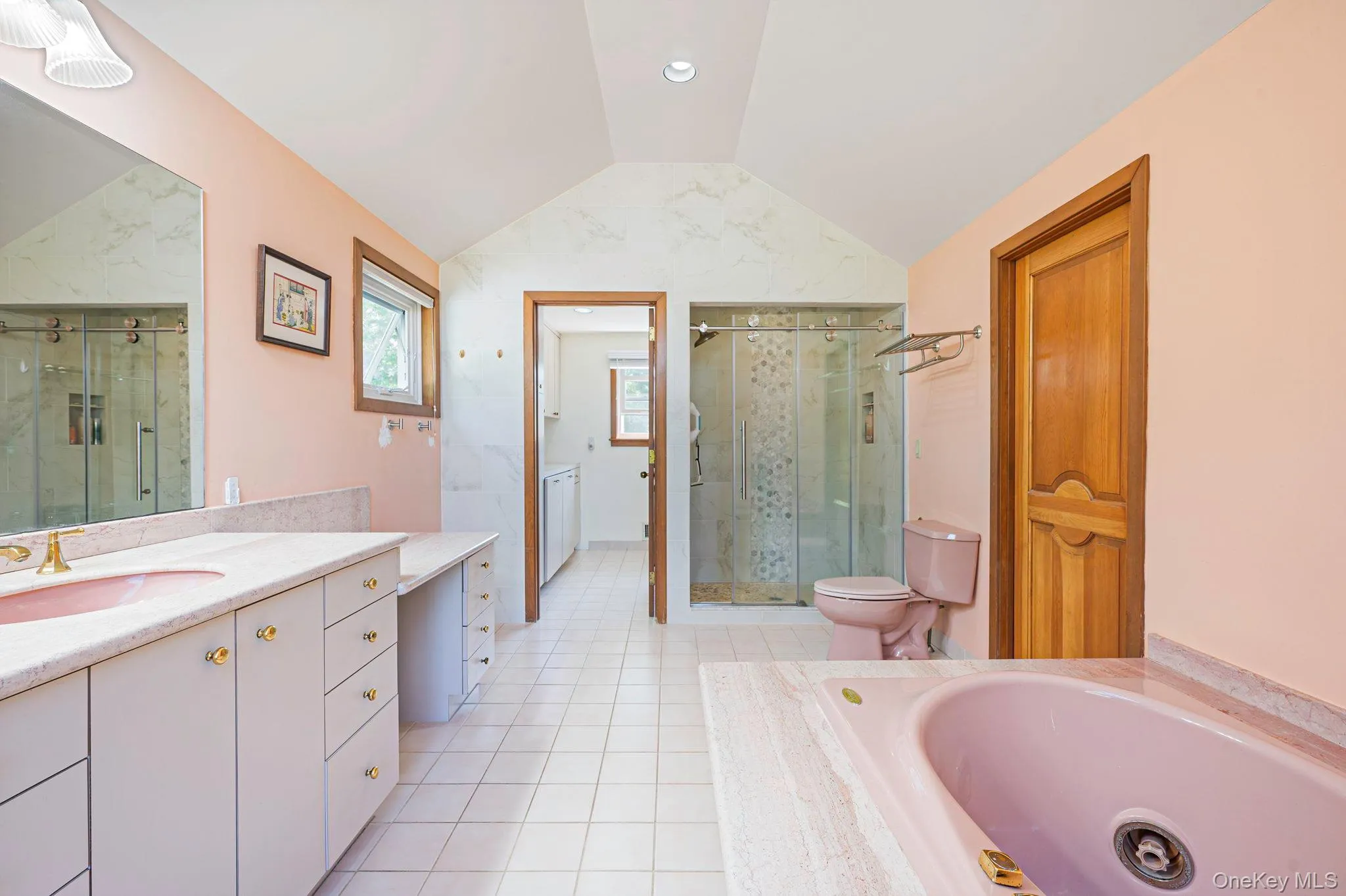 Oversized Primary En-Suite Bath with Dual Vanity, Jacuzzi Tub, Walk In Shower Oversized Primary En-Suite Bath with Dual Vanity, Jacuzzi Tub, Walk In Shower