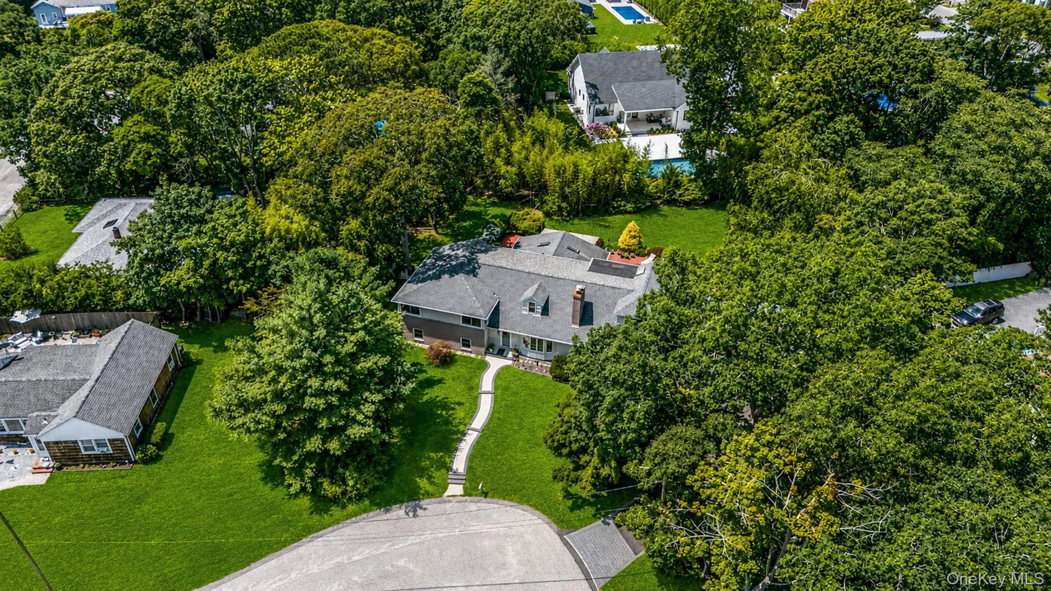 Expanded Split, Prime Cul-De-Sac Location, .64 Acres, Room for a Pool!! Expanded Split, Prime Cul-De-Sac Location, .64 Acres, Room for a Pool!!